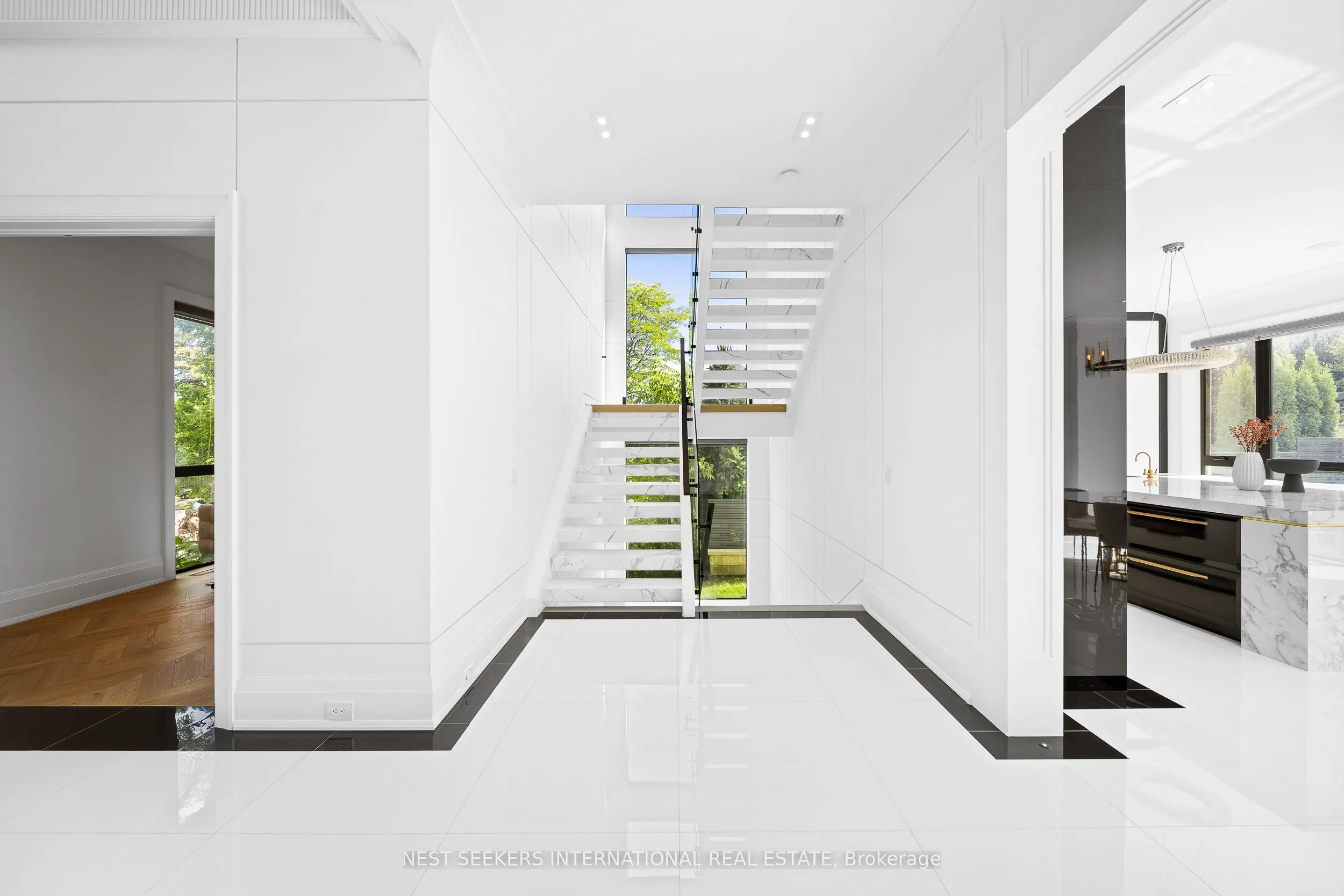 36 Waymar Heights Boulevard