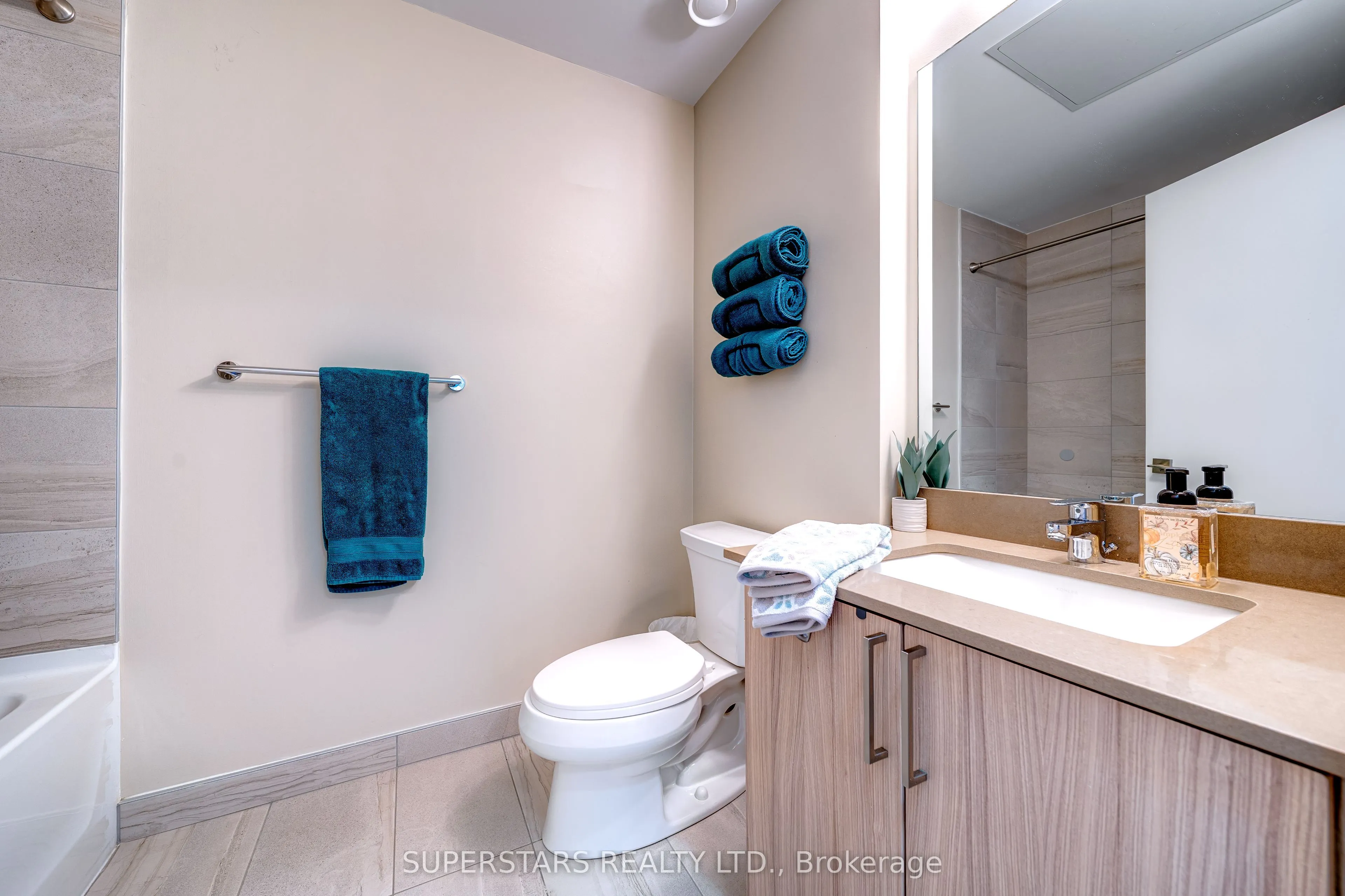 268 Buchanan Drive, #916W