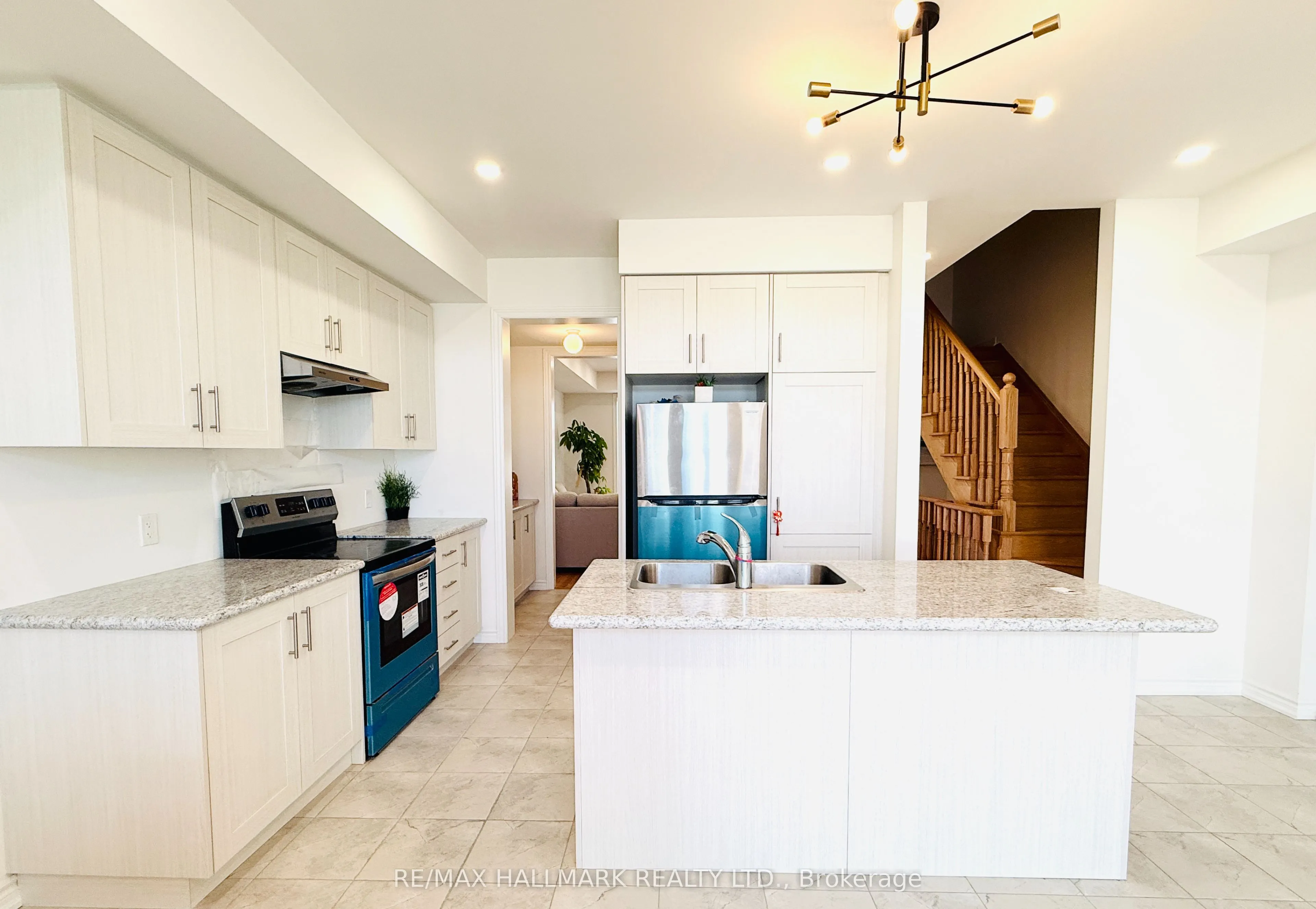63 Puisaya Drive S