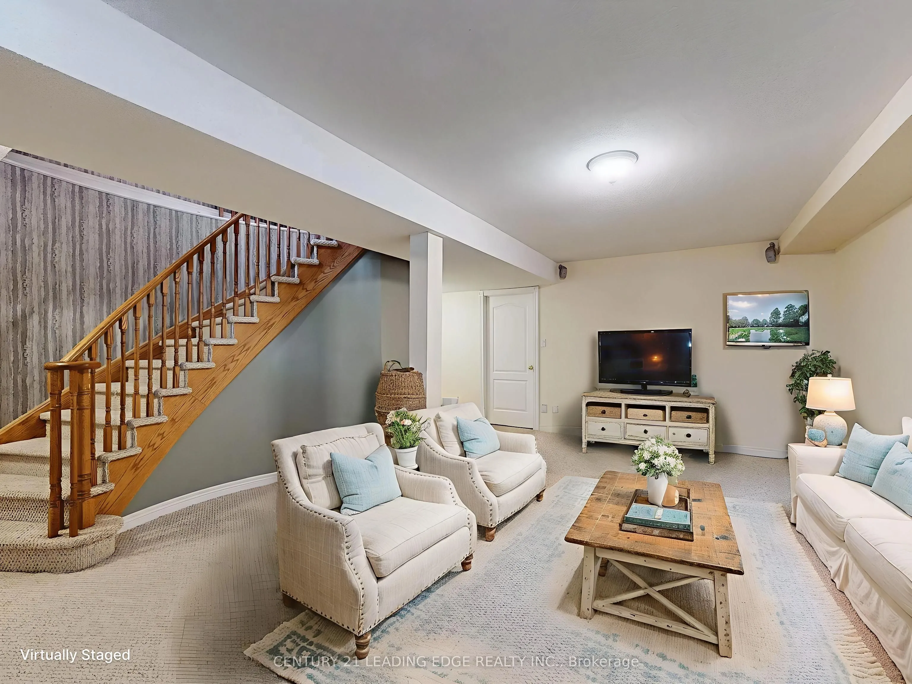 977 Lake Drive E