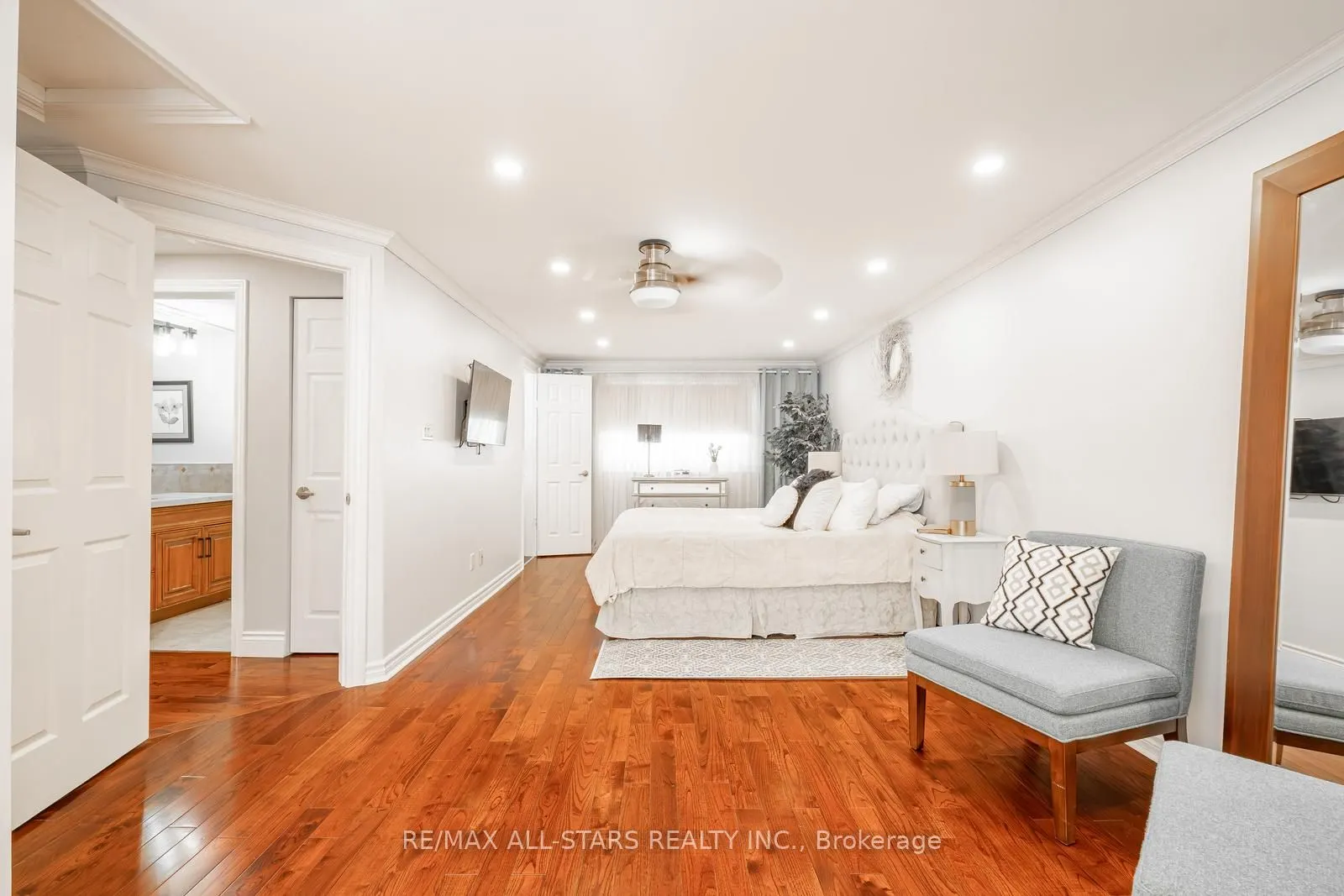 84 Thicketwood Boulevard