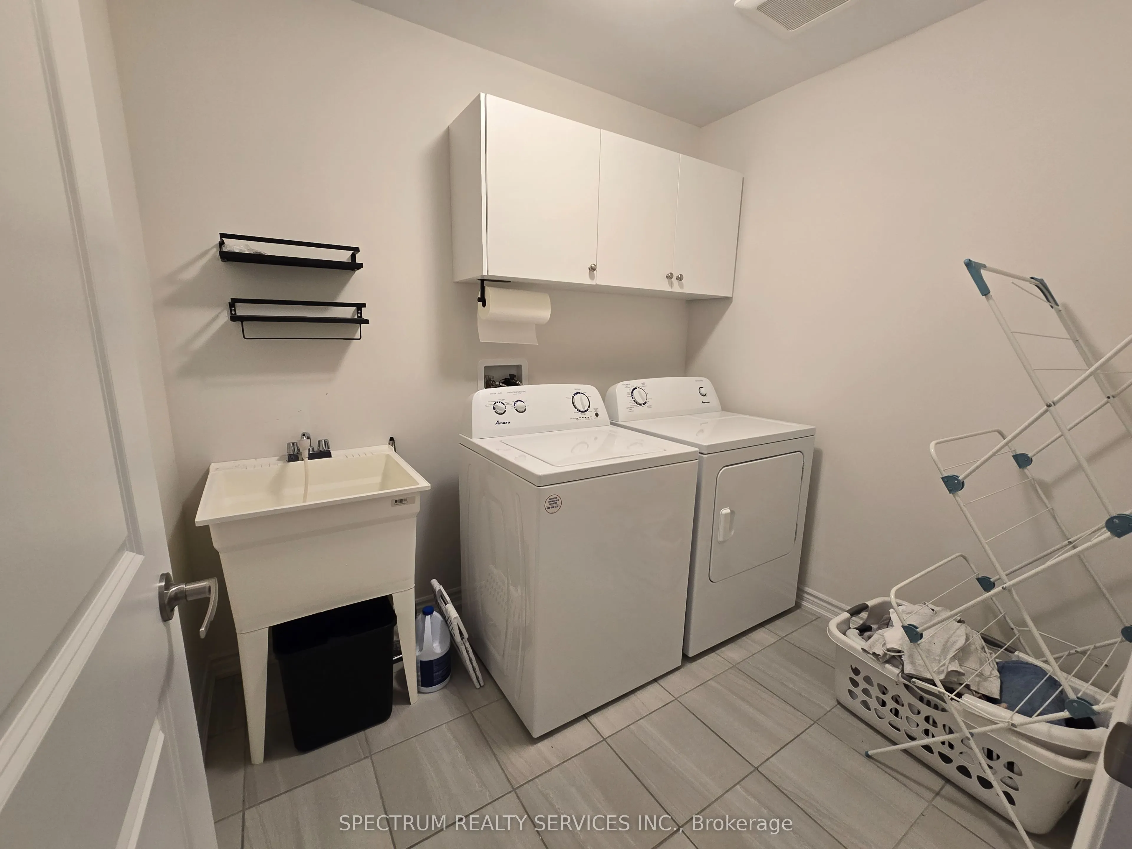 2233 Grainger Loop
