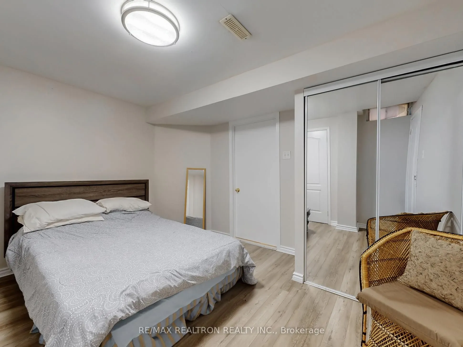6 Rouge Fairway Street
