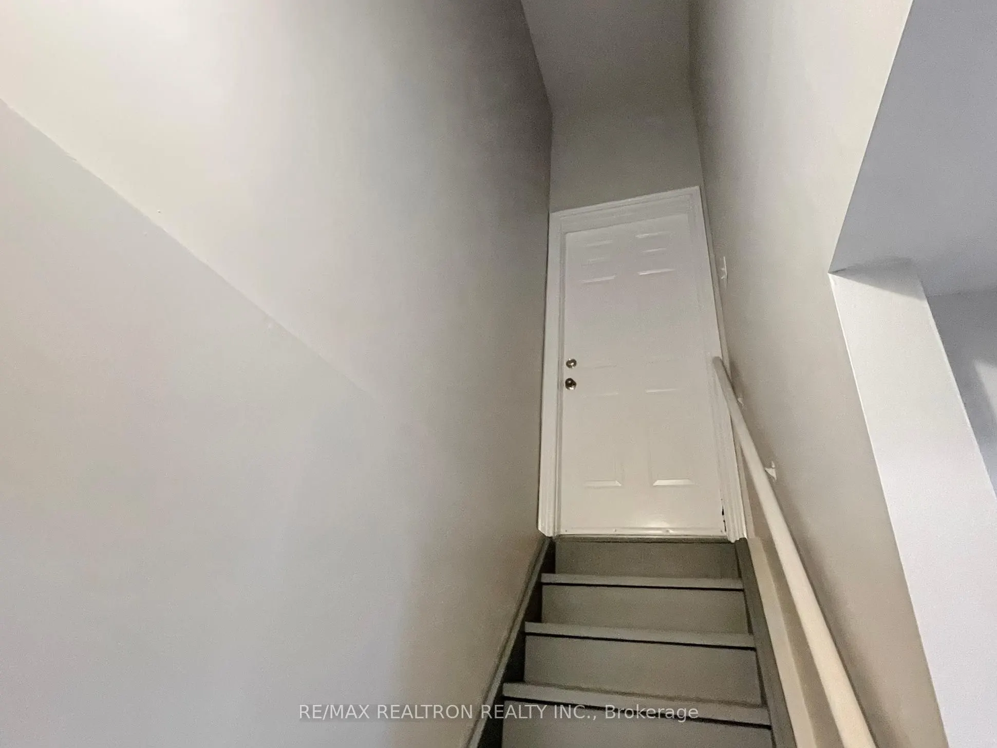 6 Rouge Fairway Street