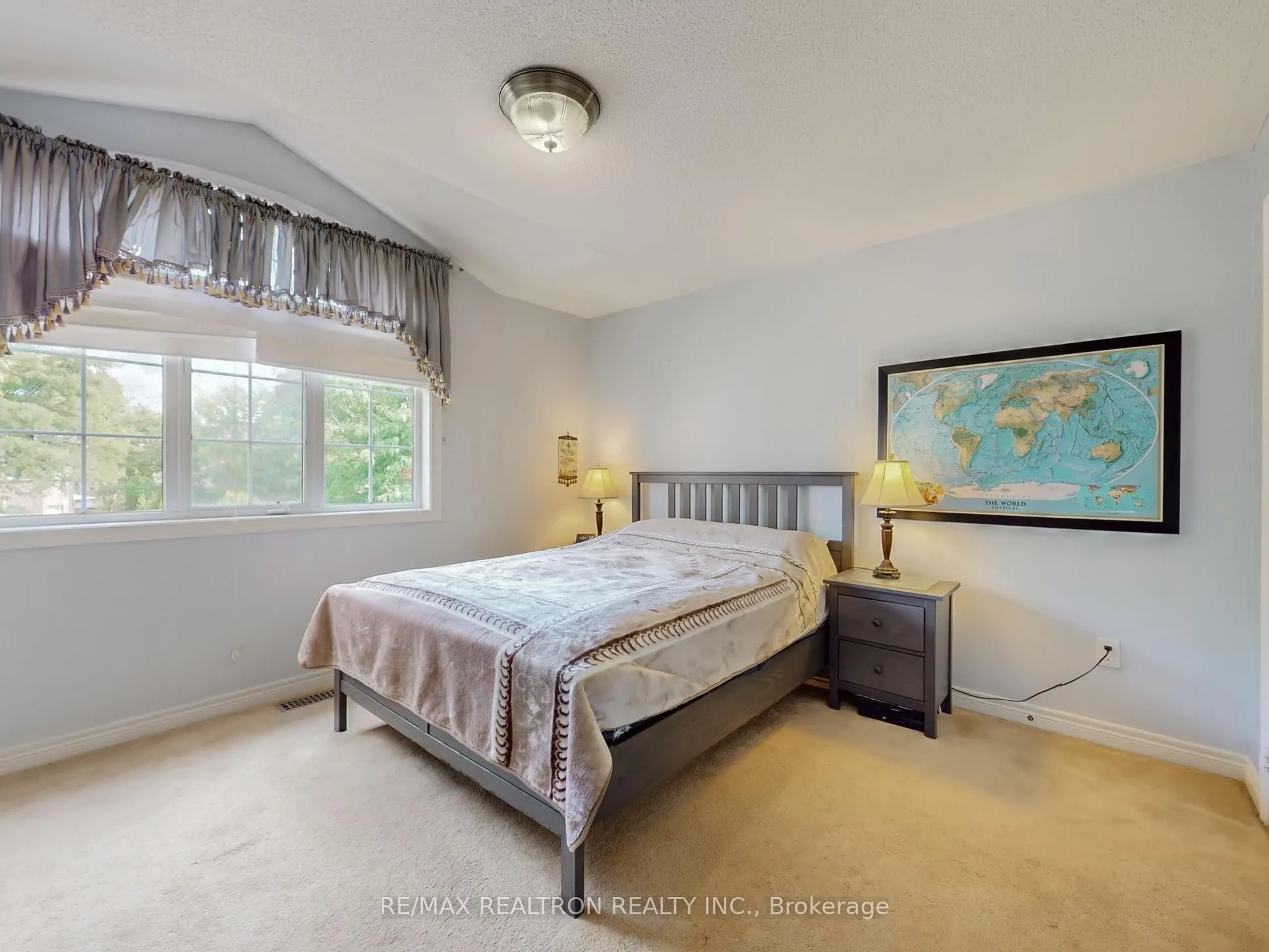 6 Rouge Fairway Street