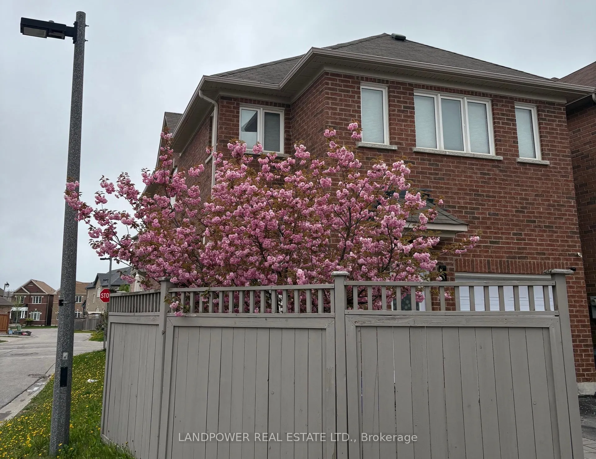 6 Pyneside Street
