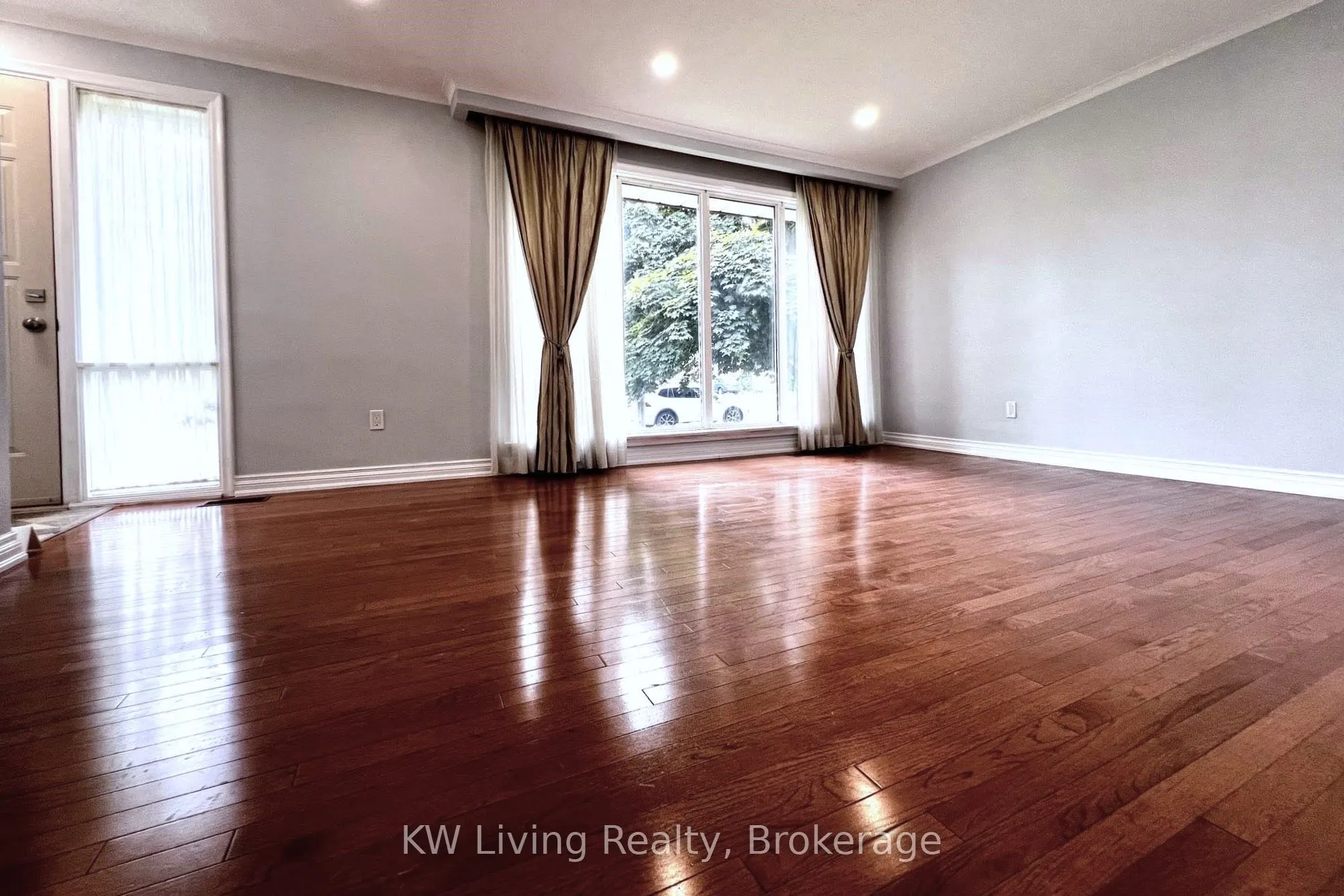 311 Boisdale Avenue, #Main Floor