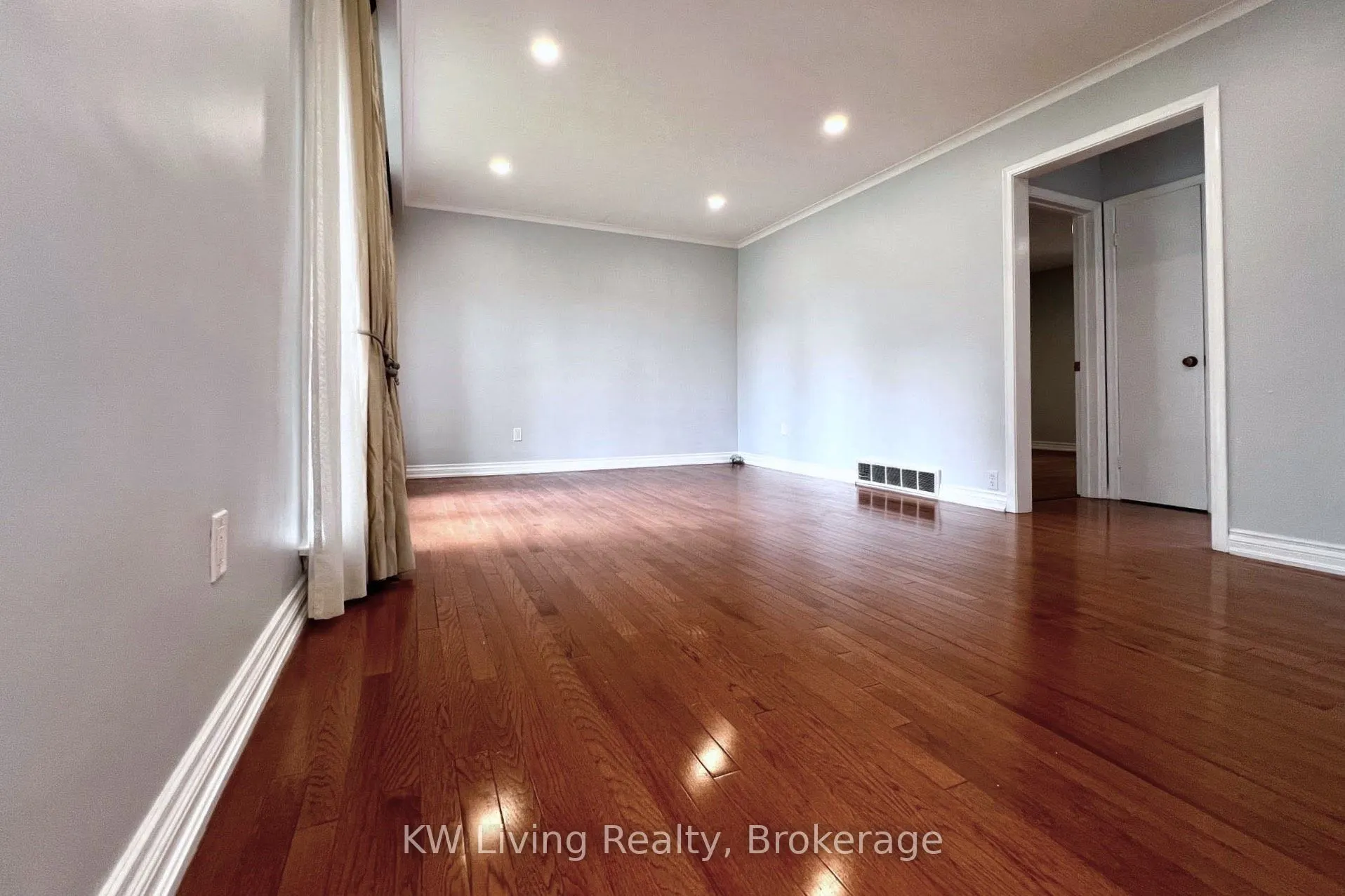 311 Boisdale Avenue, #Main Floor