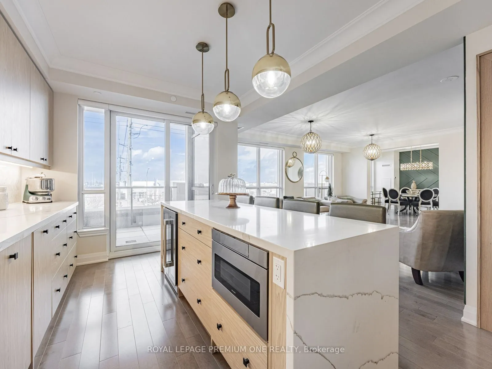 9085 Jane Street, #310