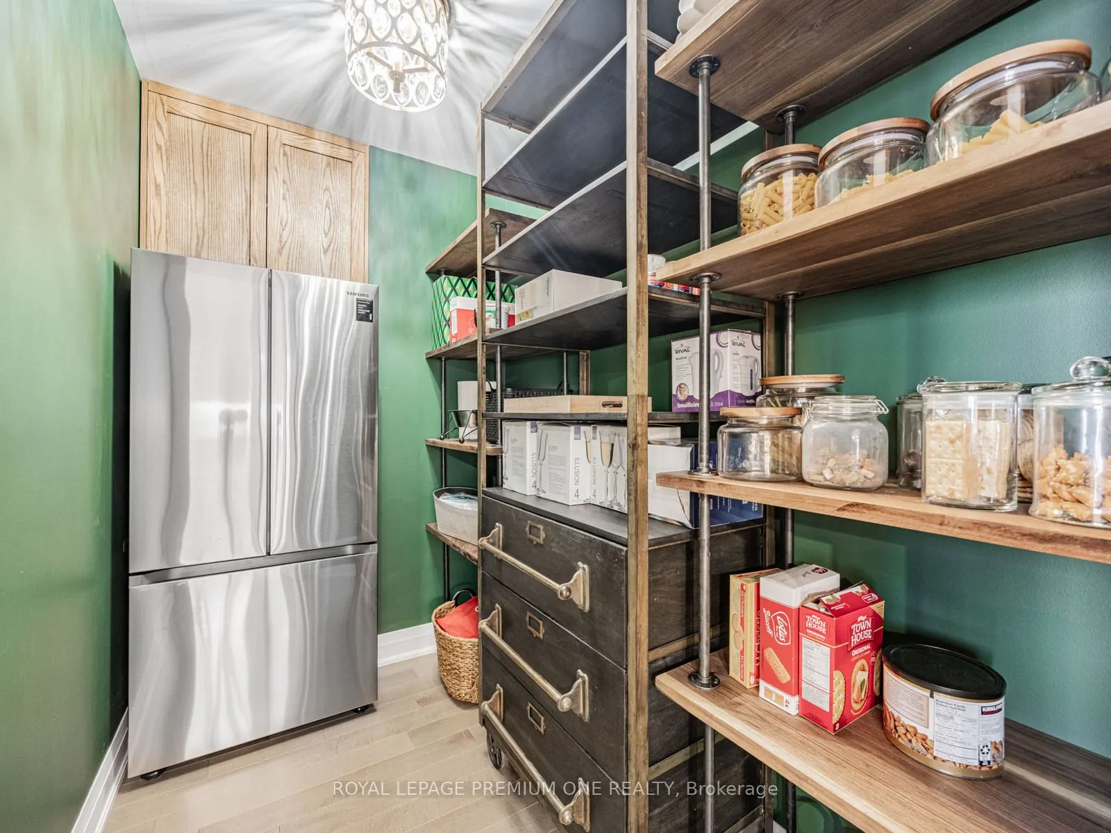 9085 Jane Street, #310