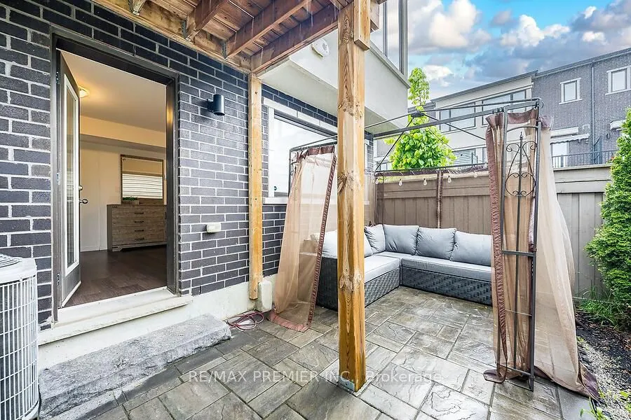 77 Sydney Circle