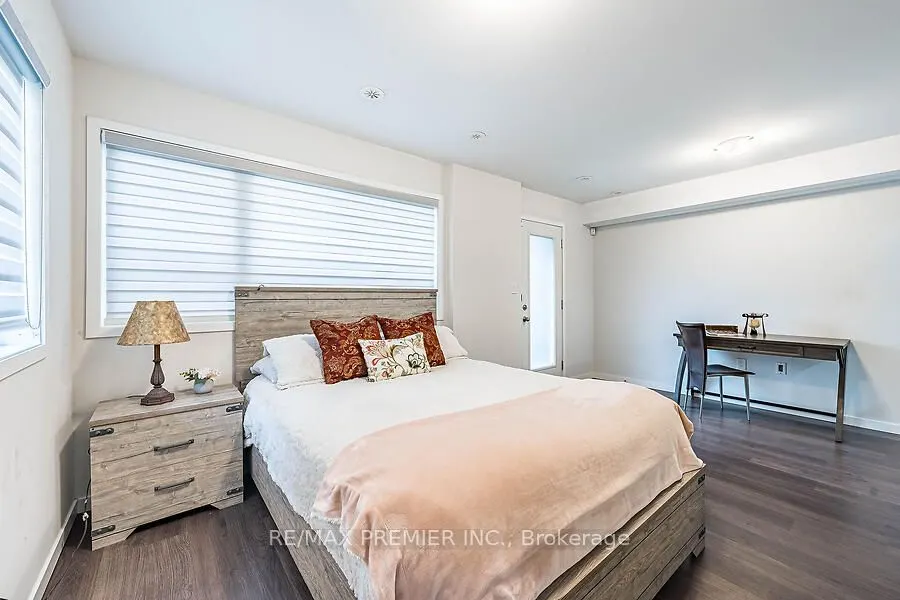 77 Sydney Circle