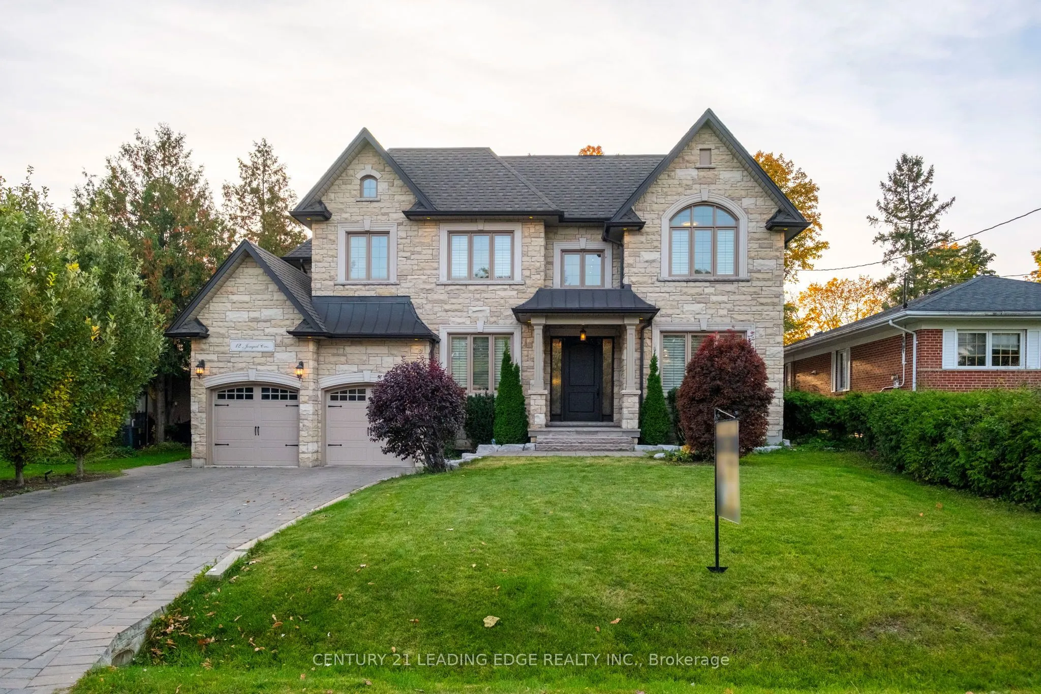 12 JONQUIL Crescent