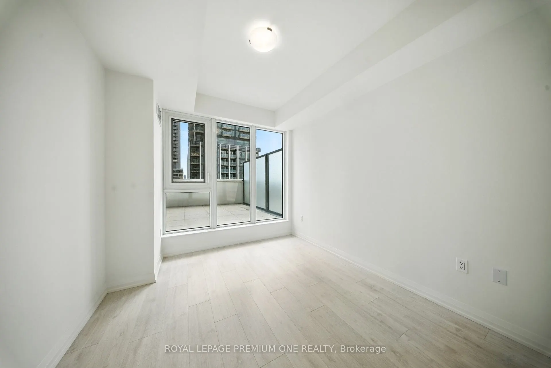 9000 JANE Street, #221