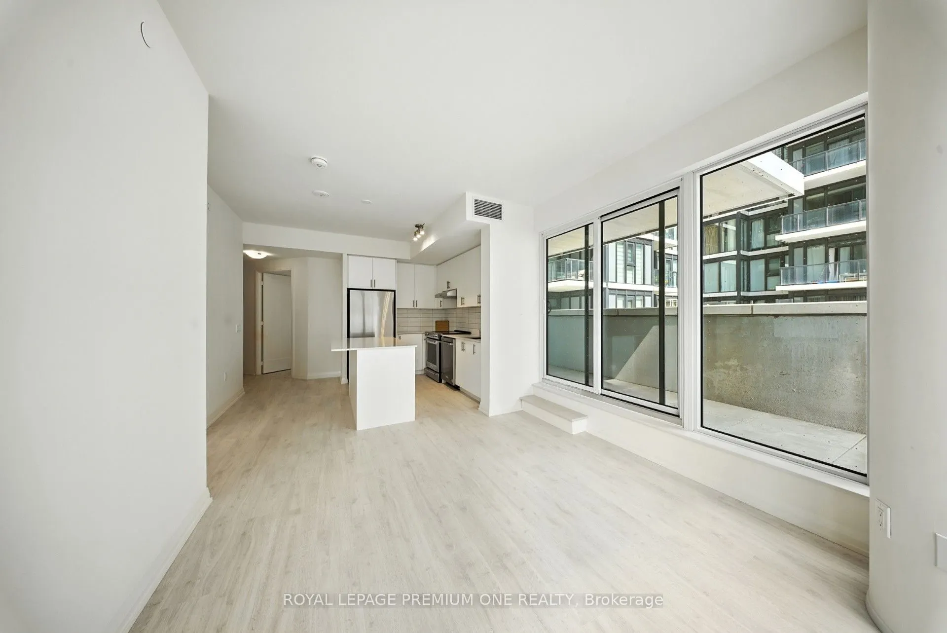 9000 JANE Street, #221
