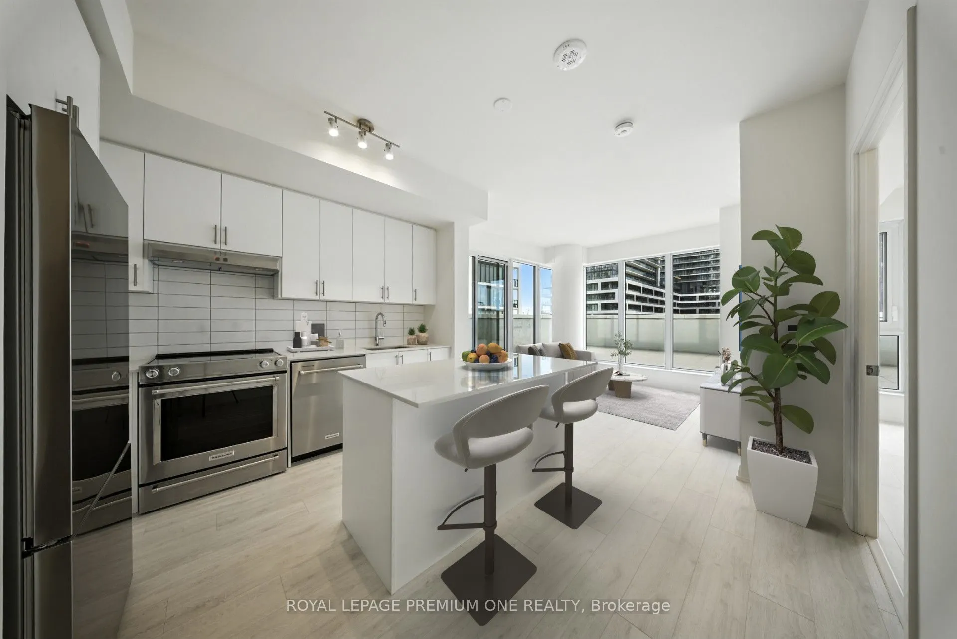 9000 JANE Street, #221