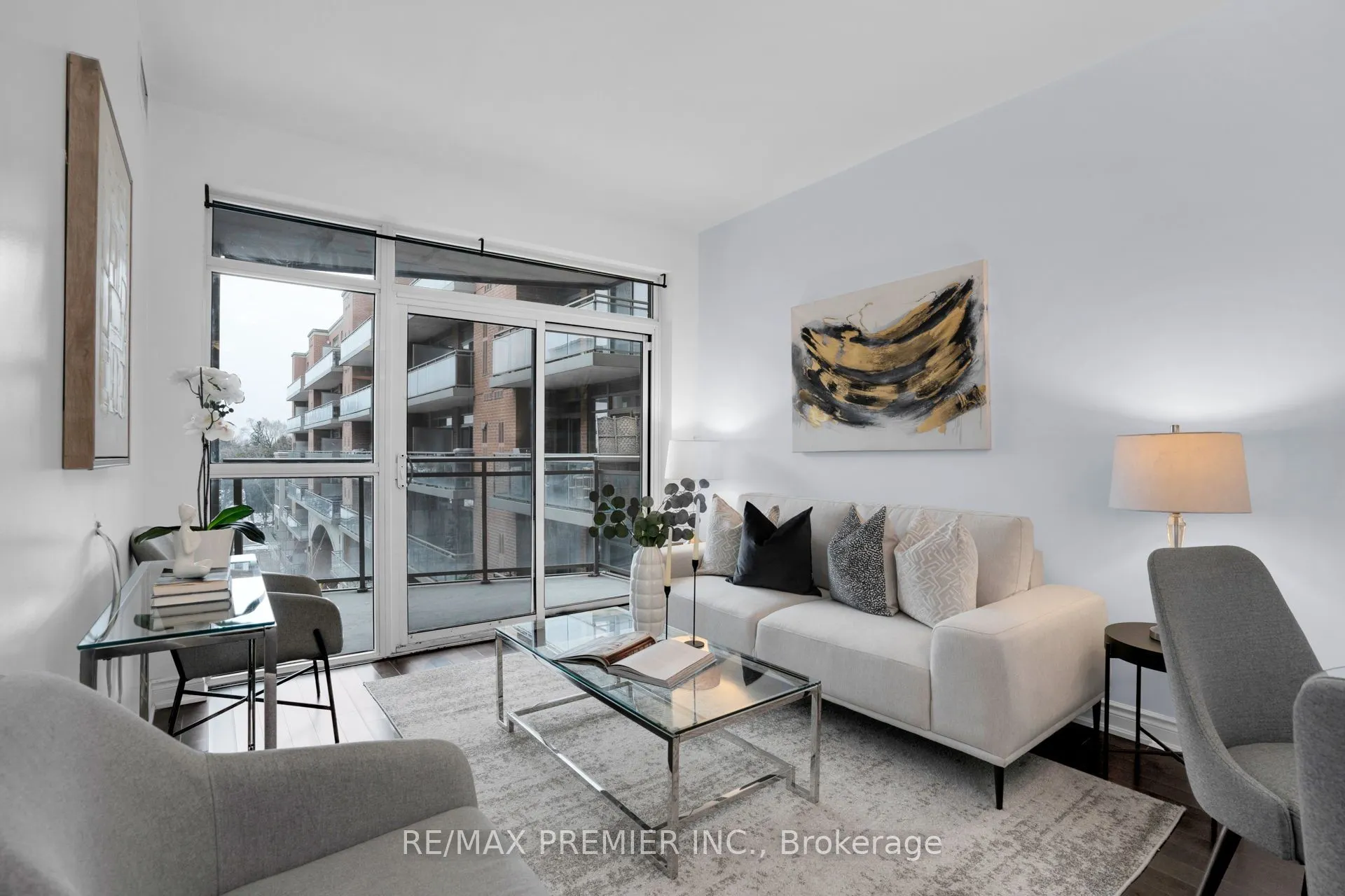 281 Woodbridge Avenue, #401