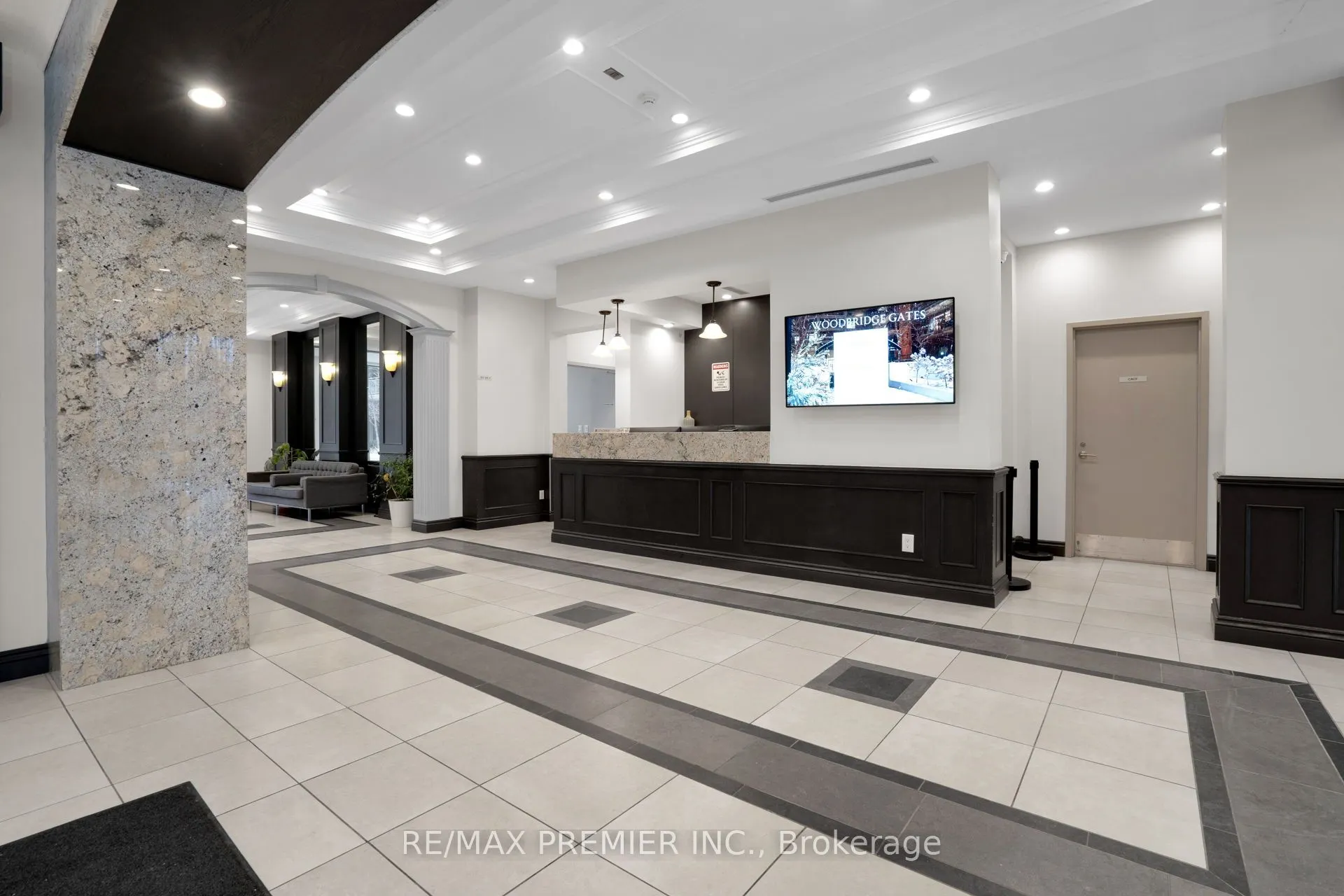 281 Woodbridge Avenue, #401