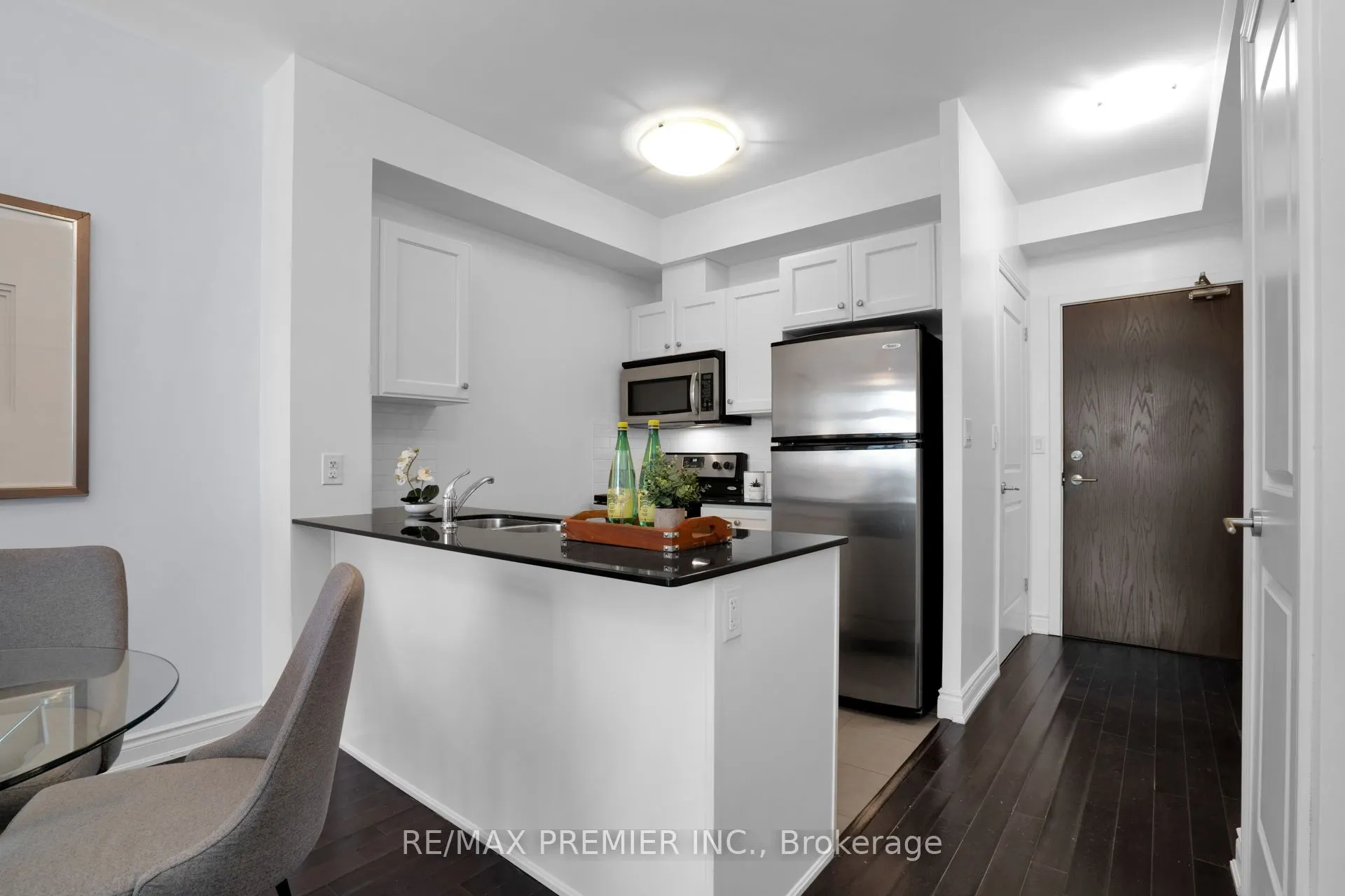 281 Woodbridge Avenue, #401