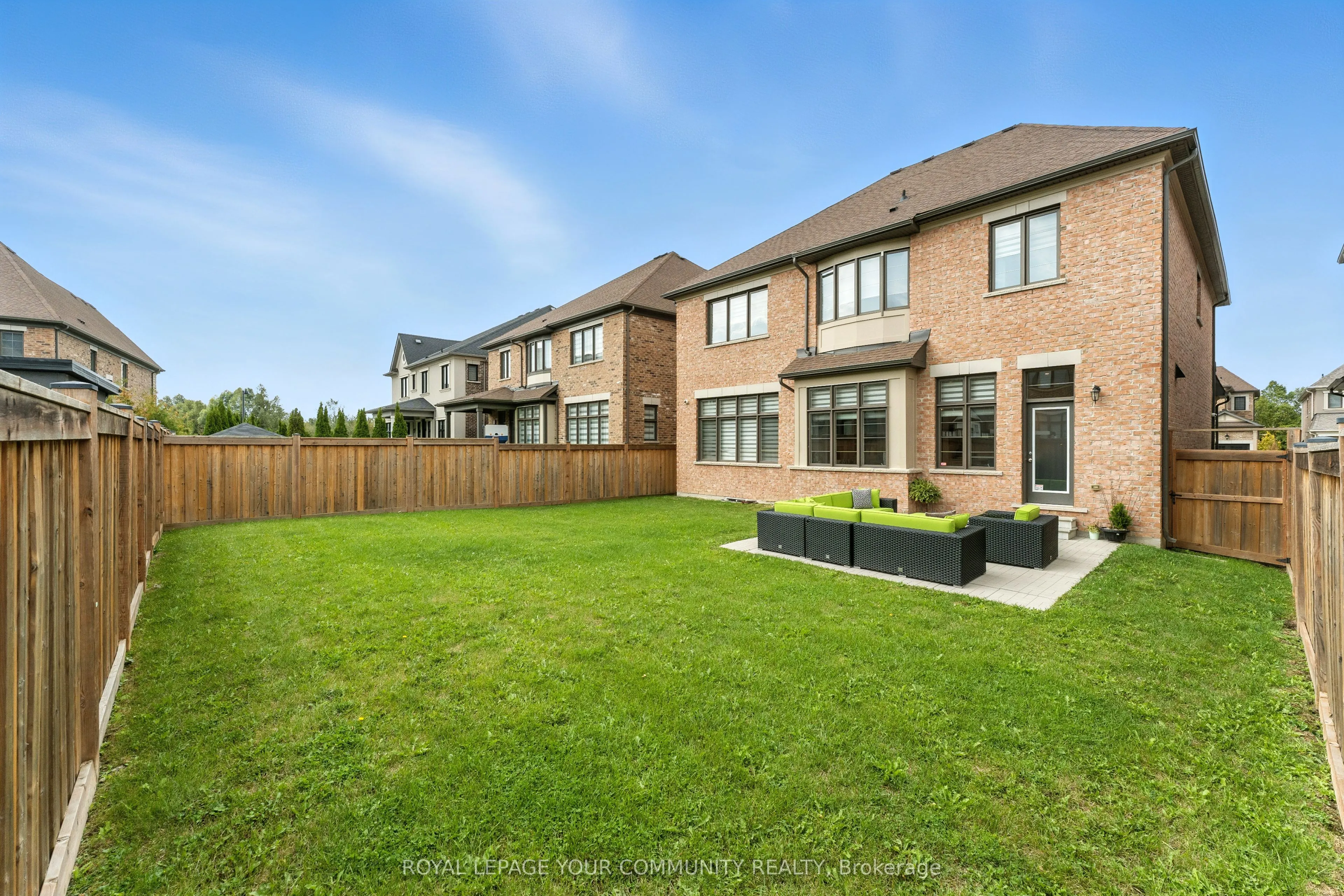 11 Cairns Gate
