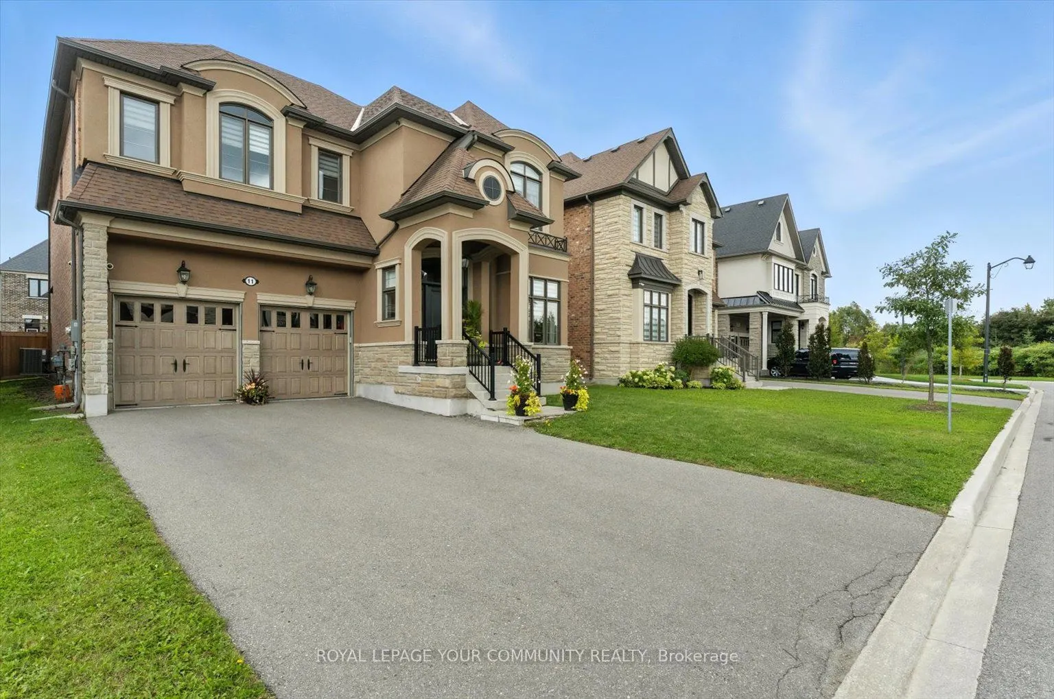 11 Cairns Gate