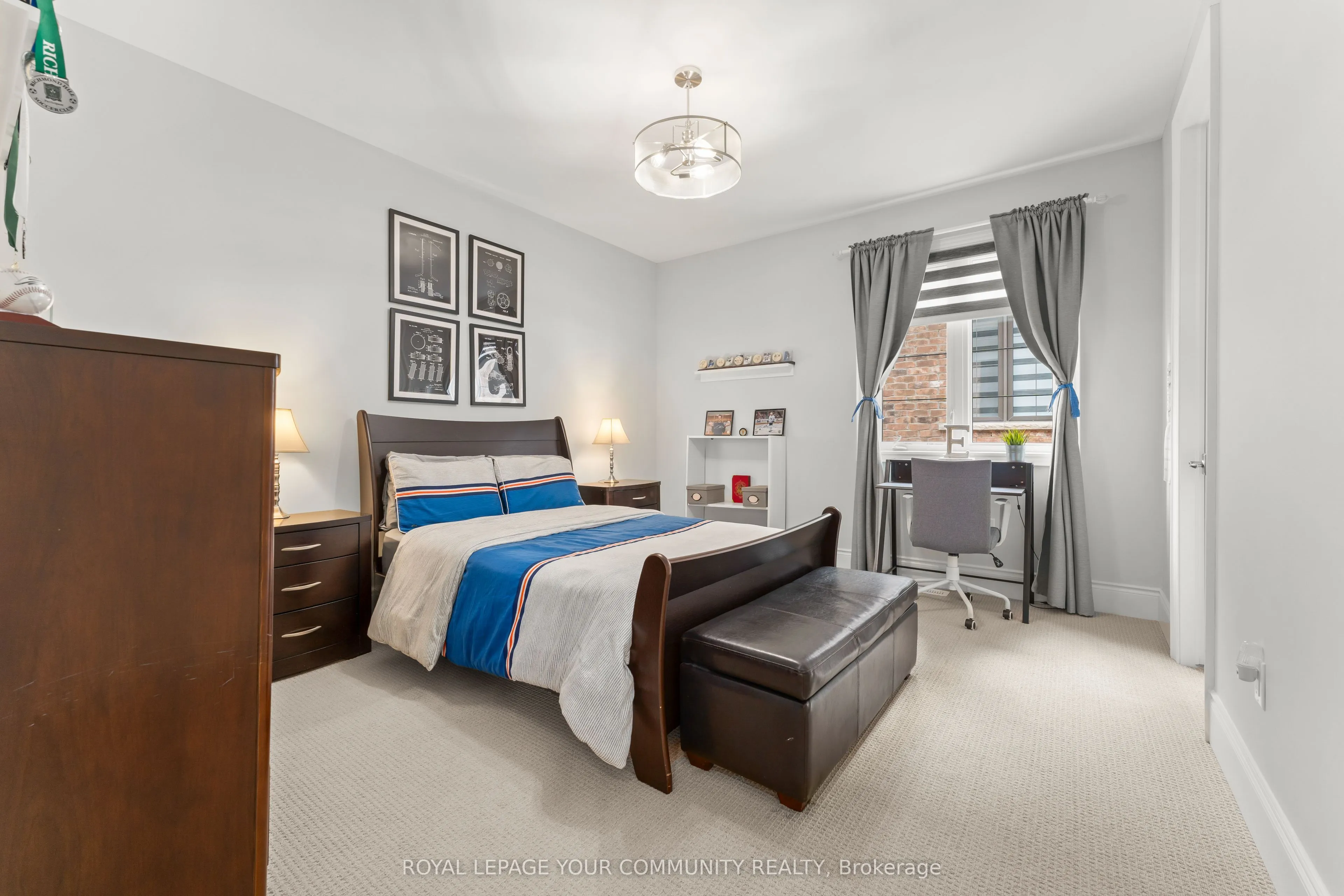 11 Cairns Gate