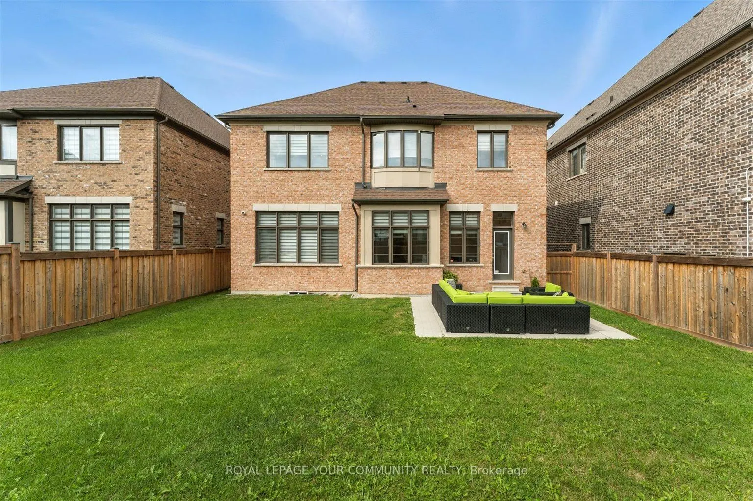 11 Cairns Gate