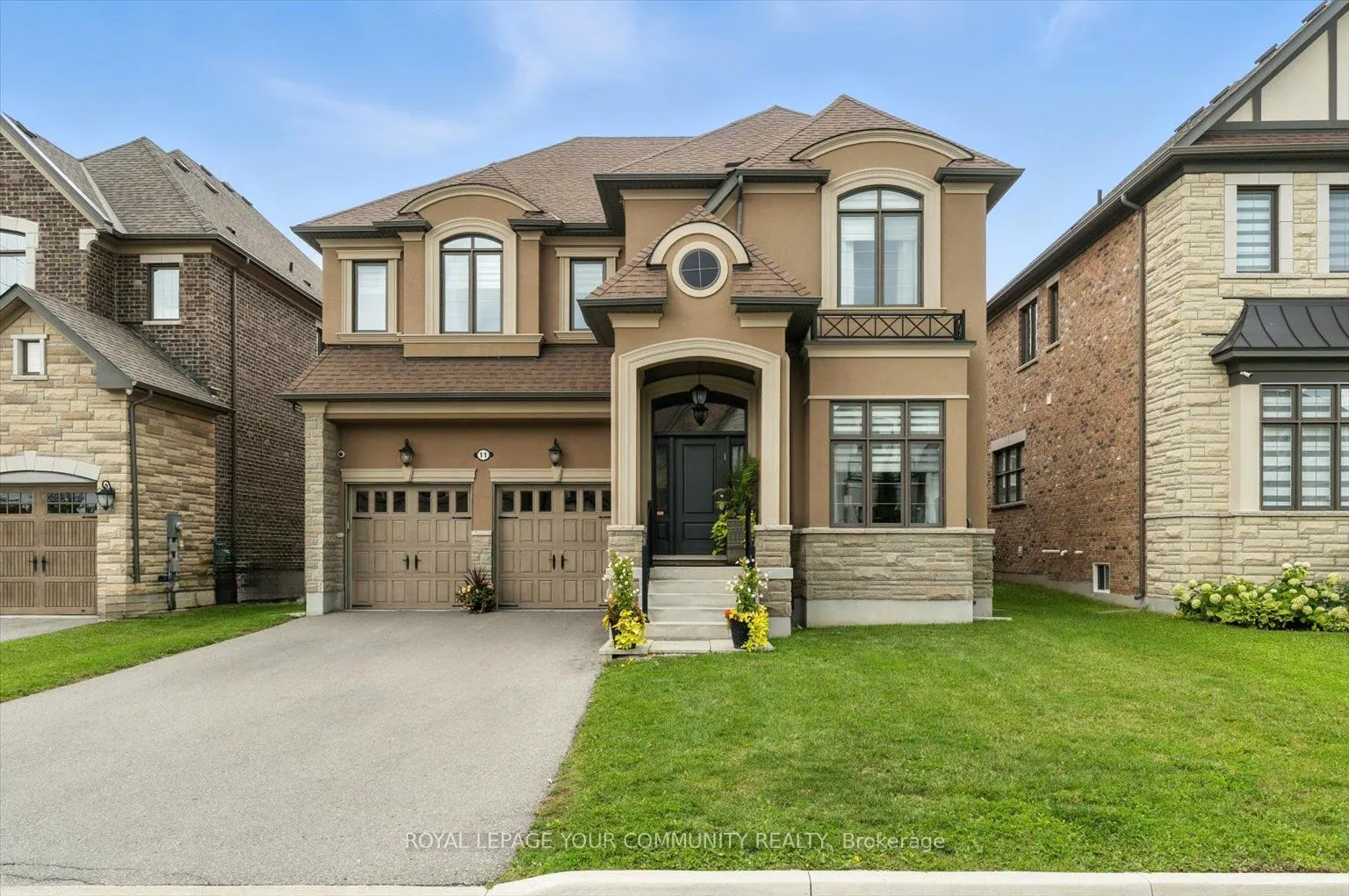 11 Cairns Gate
