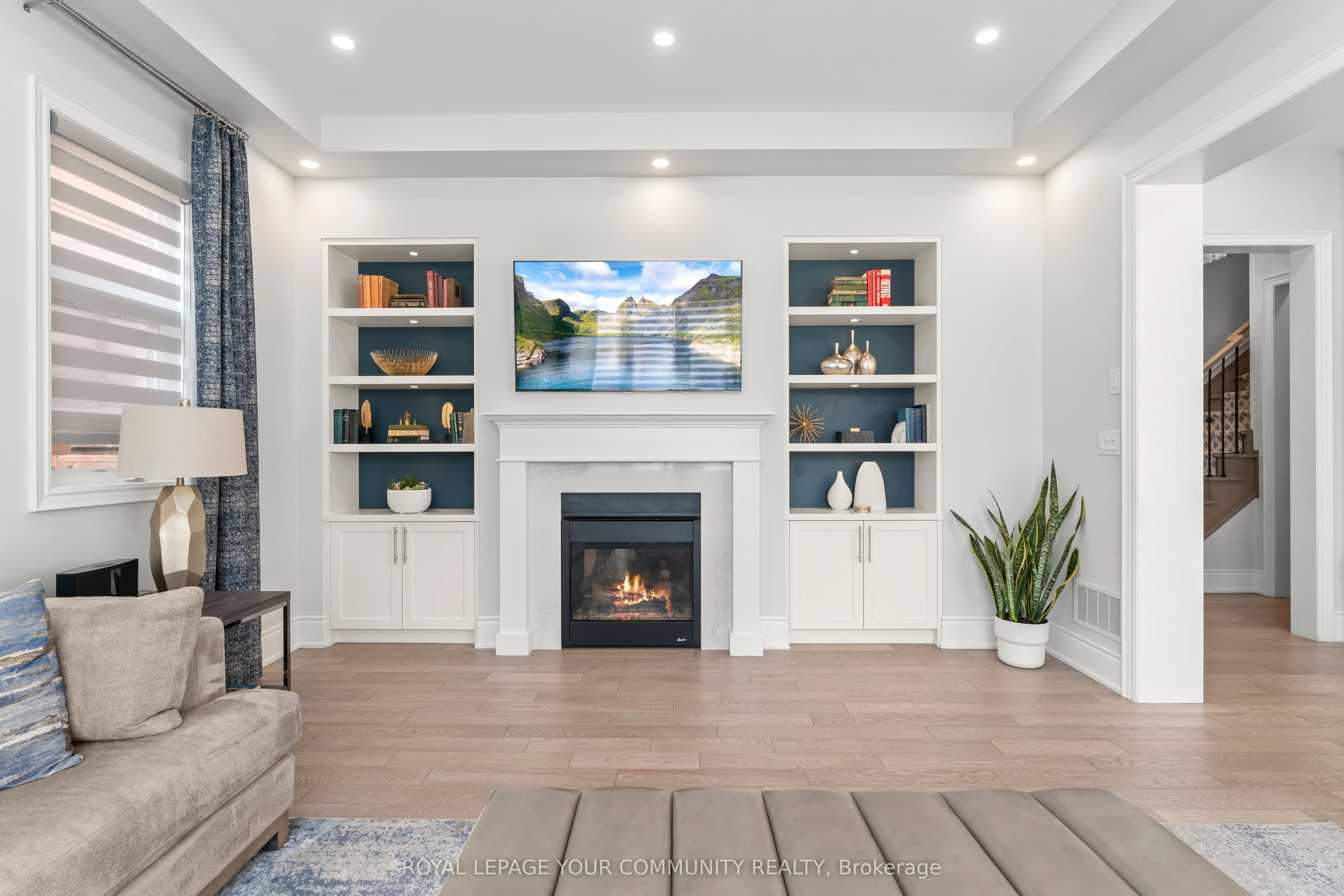 11 Cairns Gate