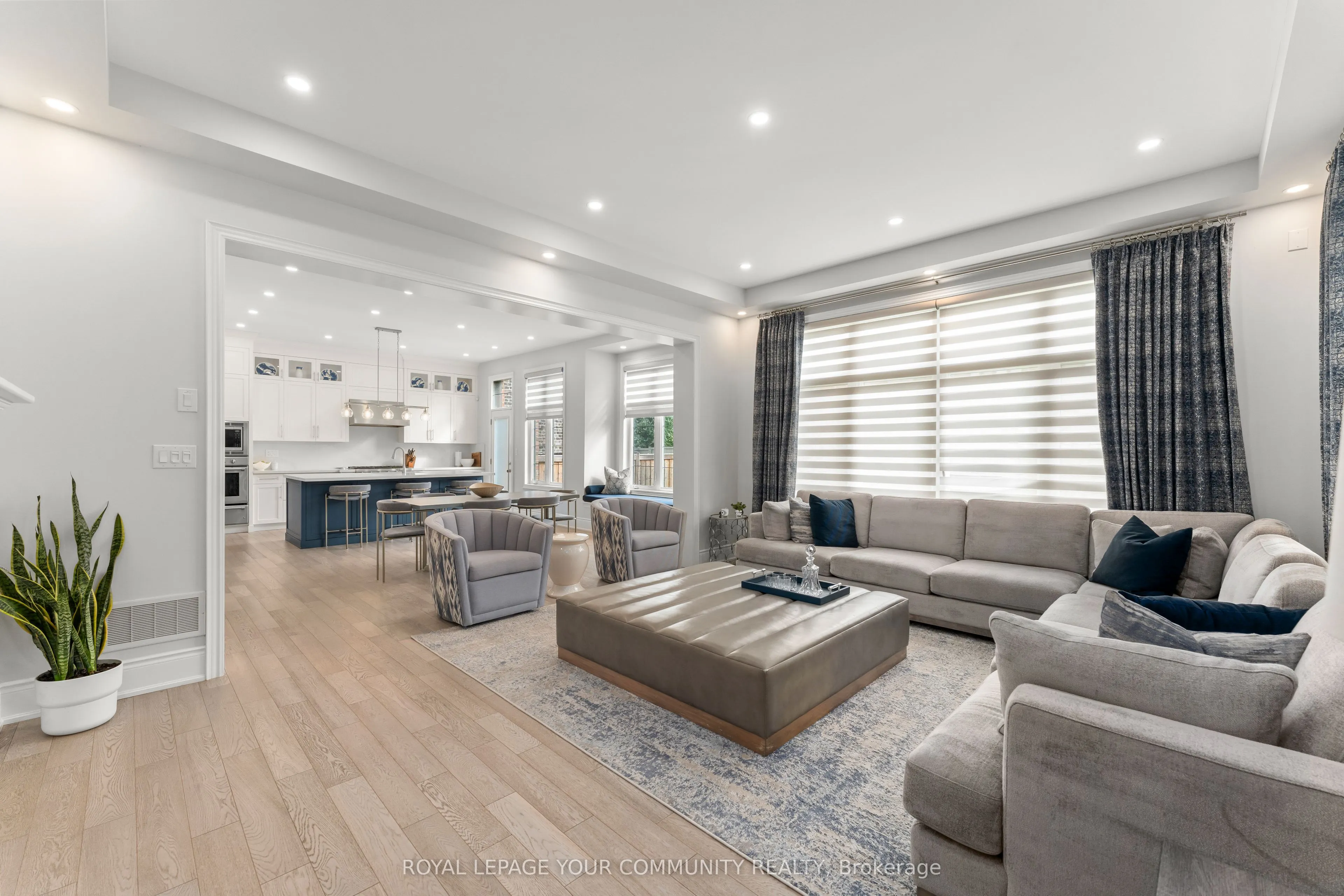 11 Cairns Gate