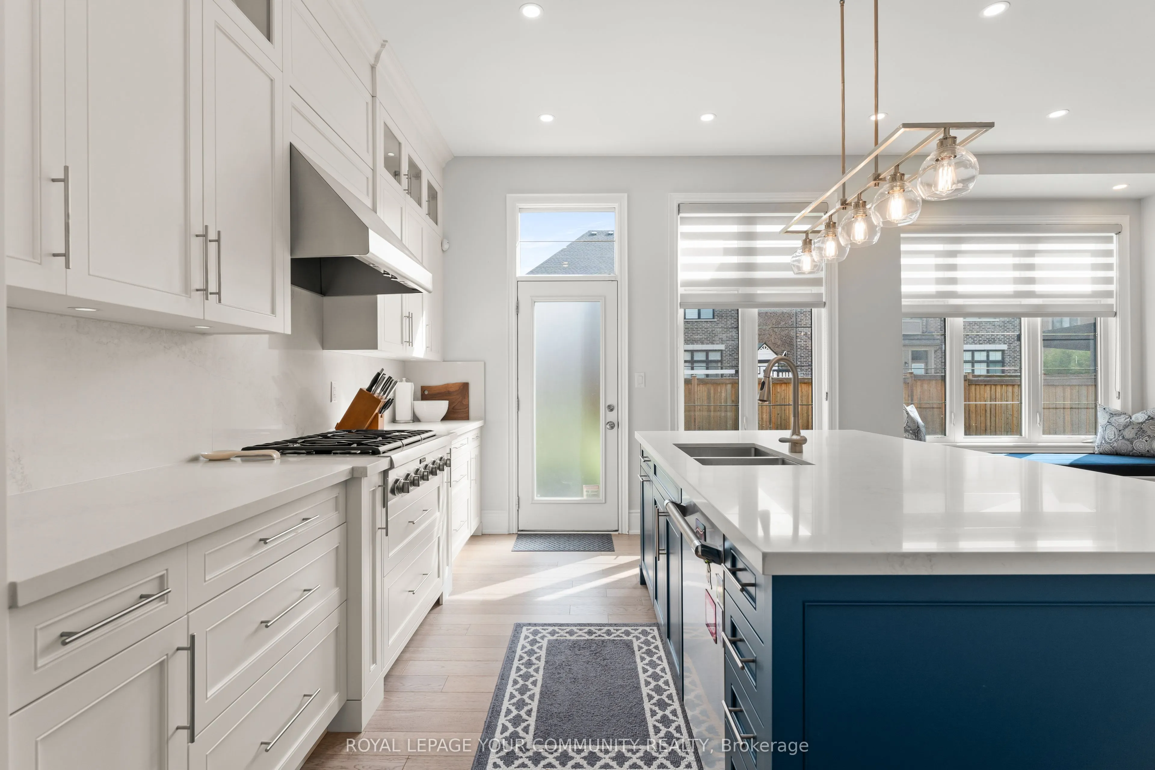 11 Cairns Gate