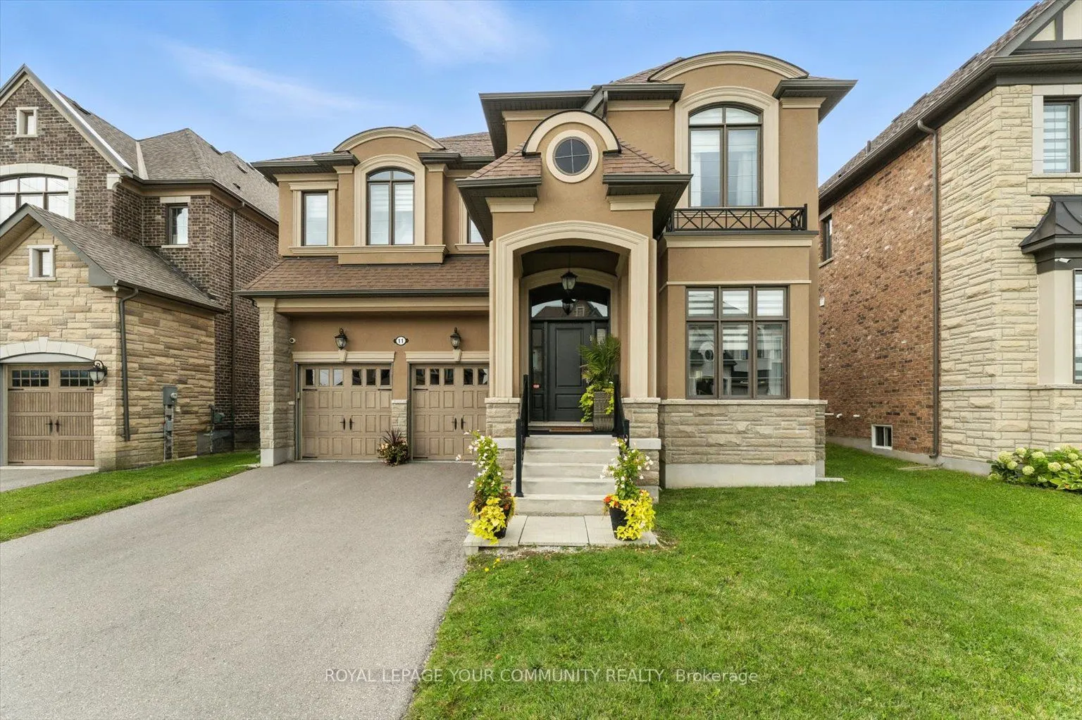 11 Cairns Gate
