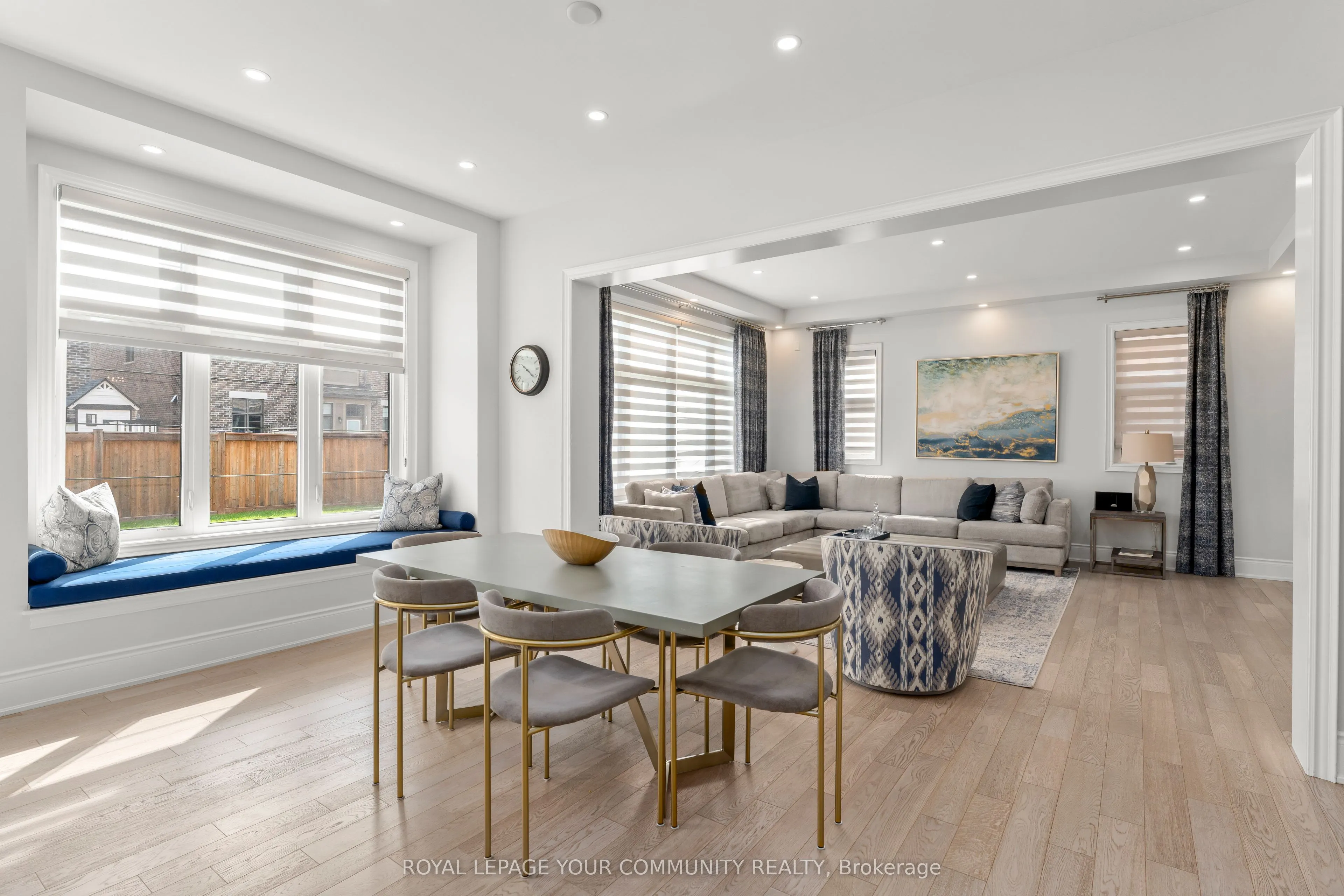 11 Cairns Gate