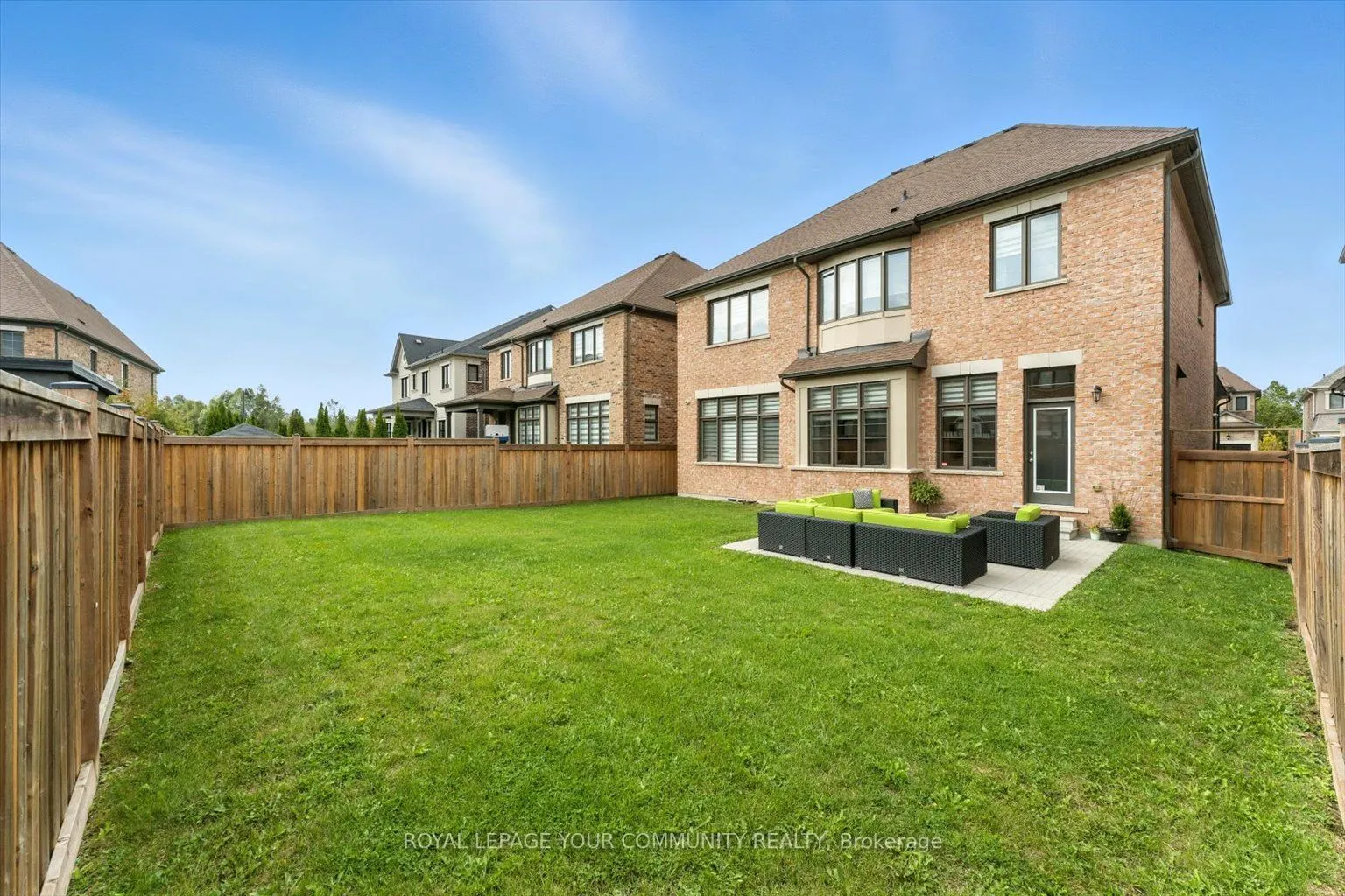11 Cairns Gate