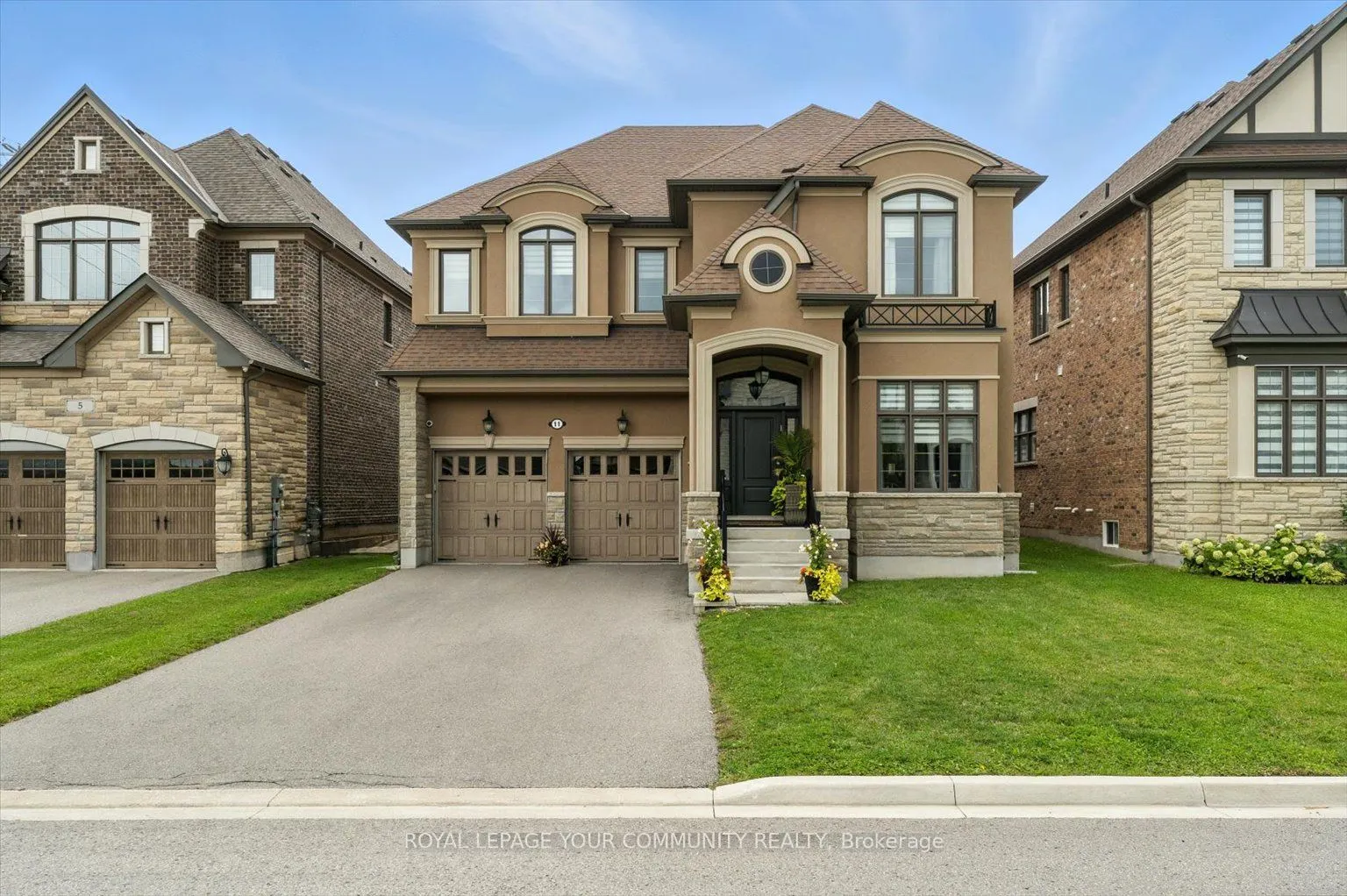 11 Cairns Gate