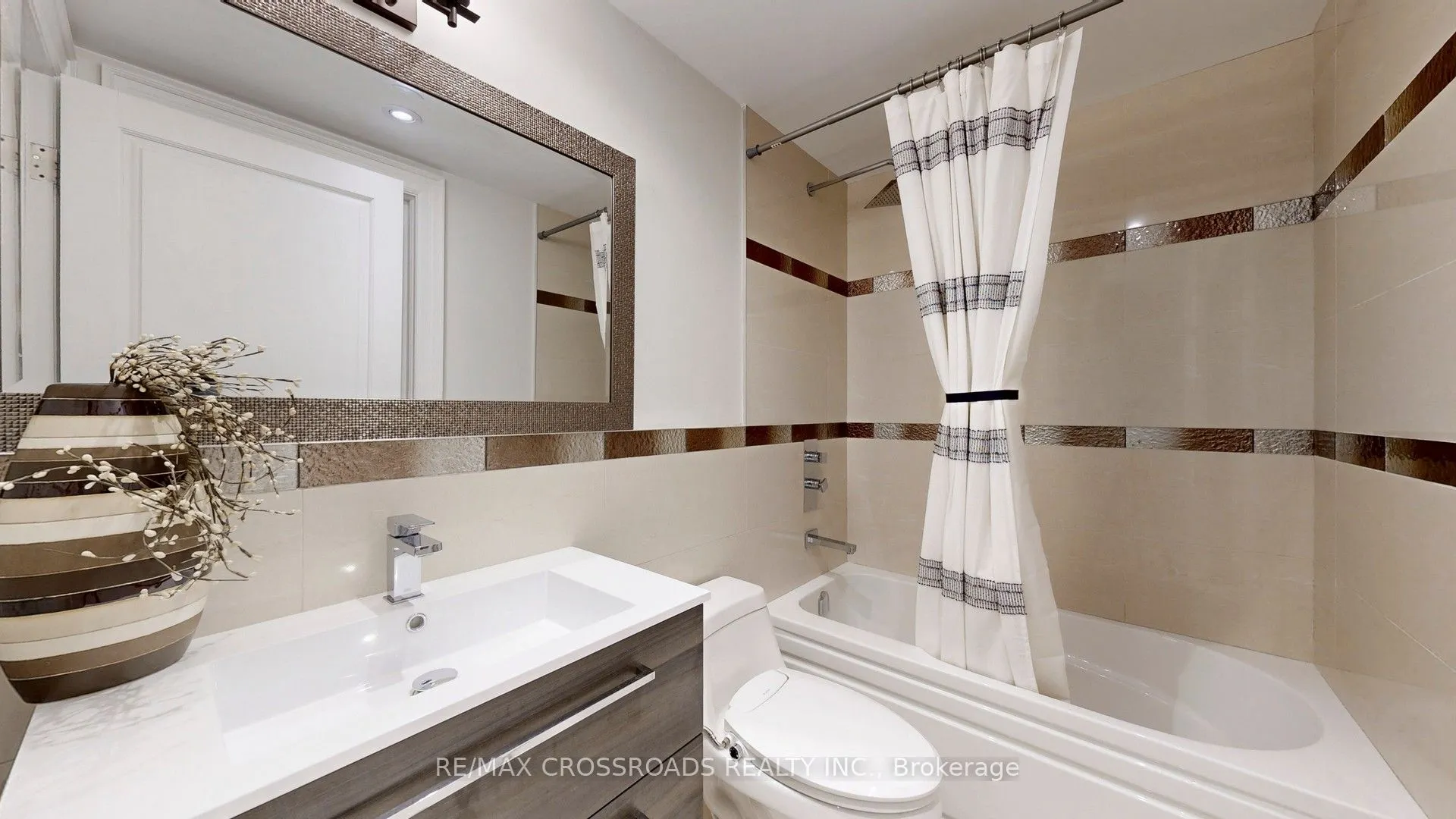 635 Elgin Mills Road W
