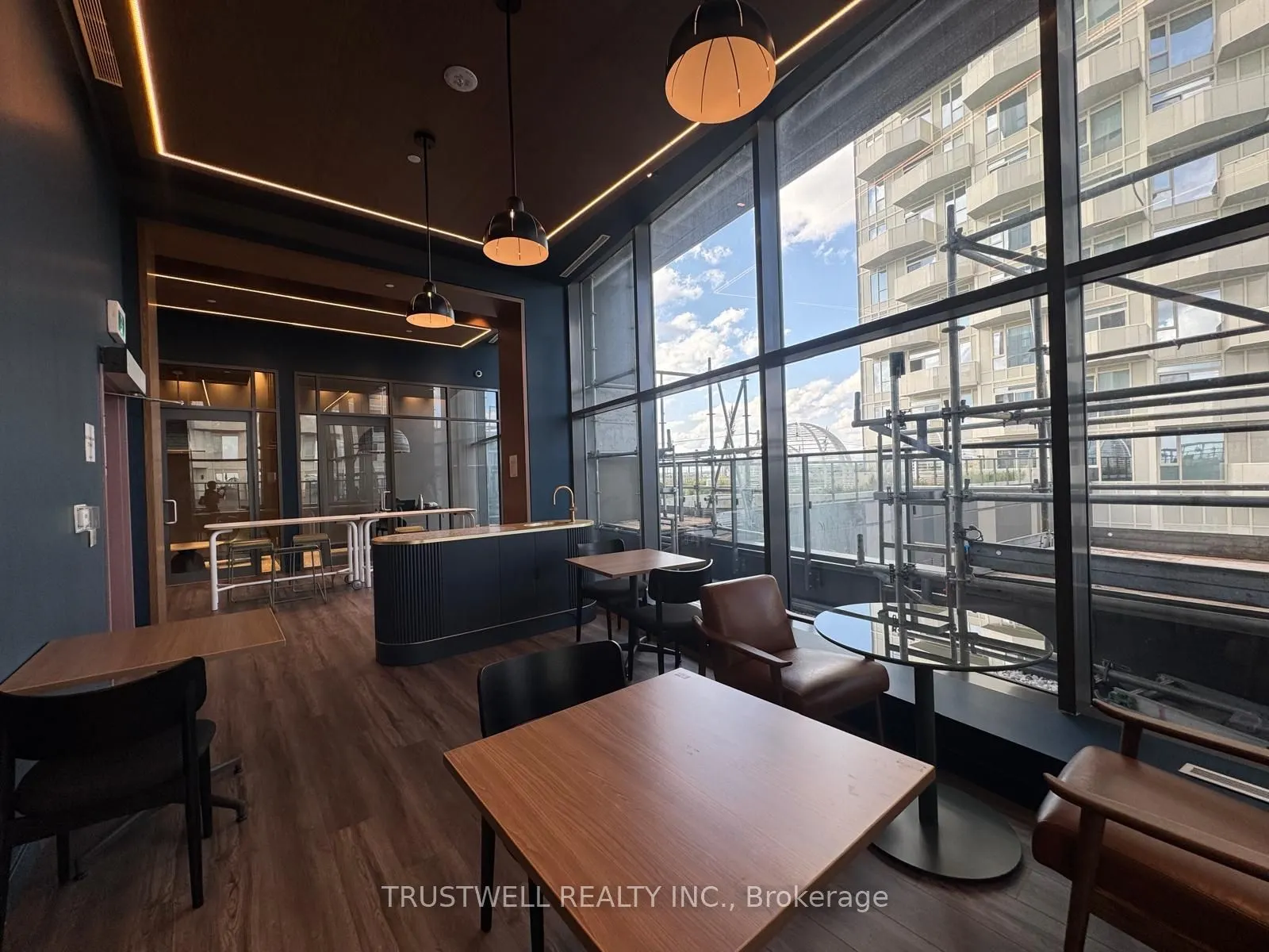 10 Abeja Street, #1819