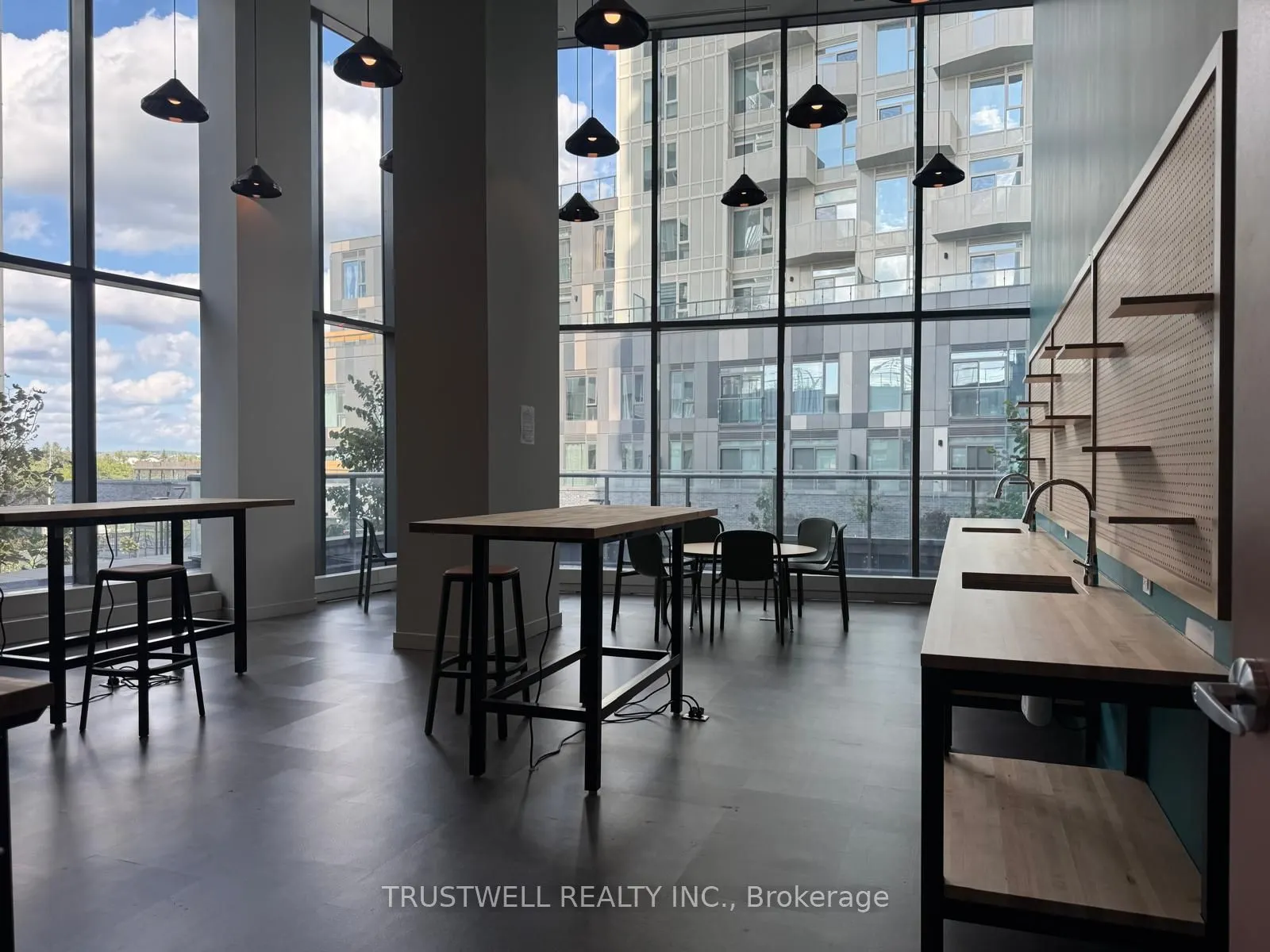 10 Abeja Street, #1819