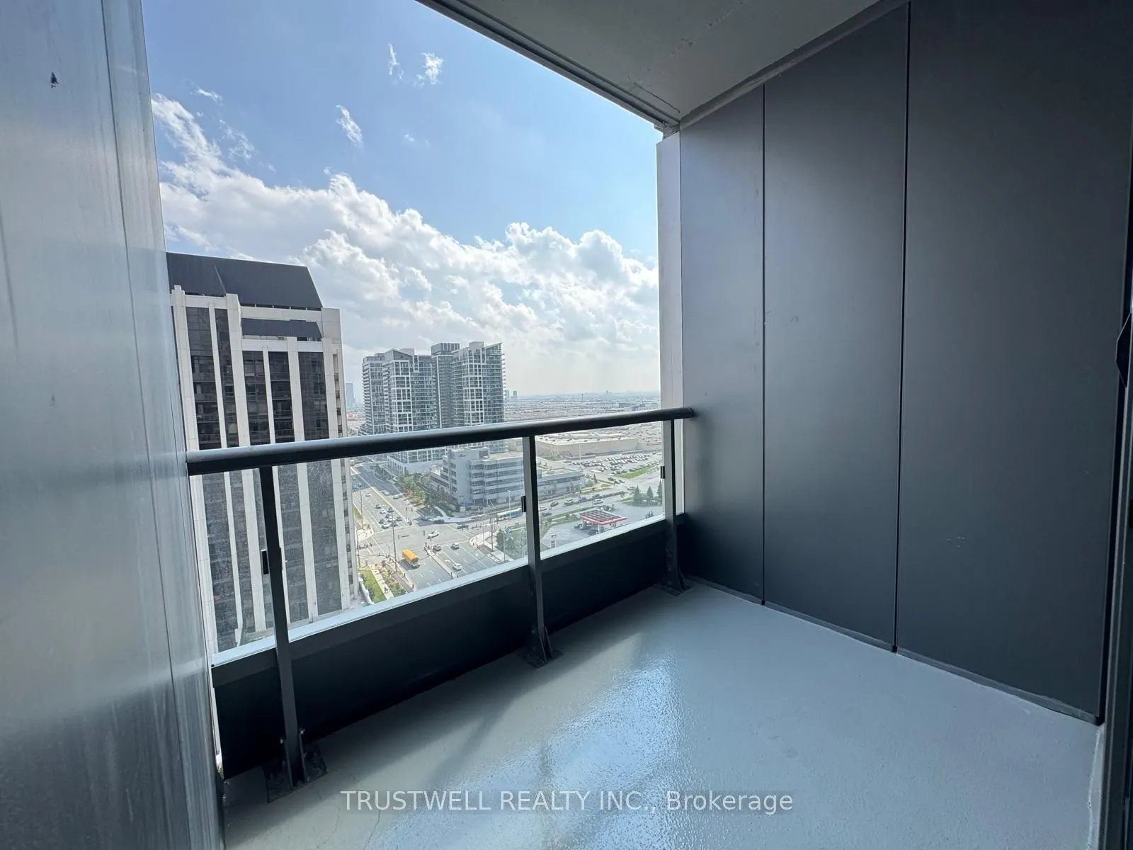 10 Abeja Street, #1819