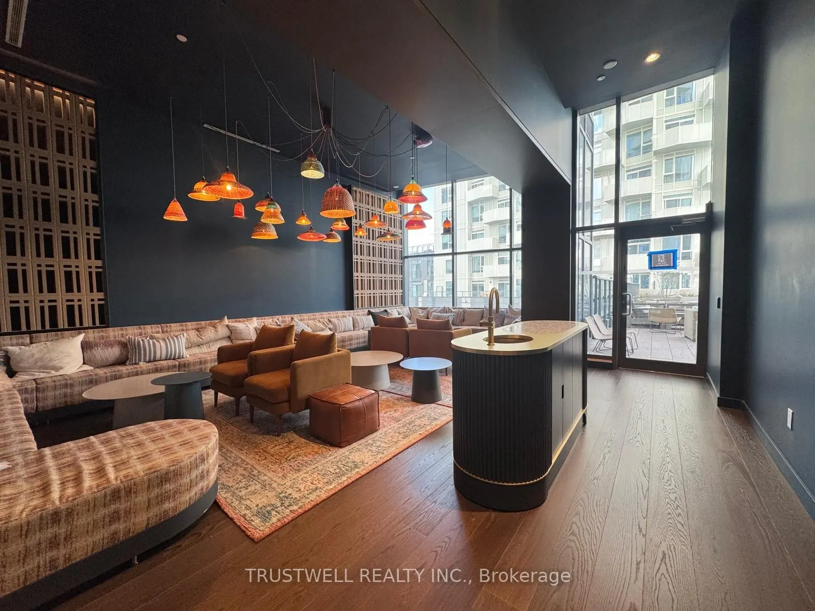 10 Abeja Street, #1819