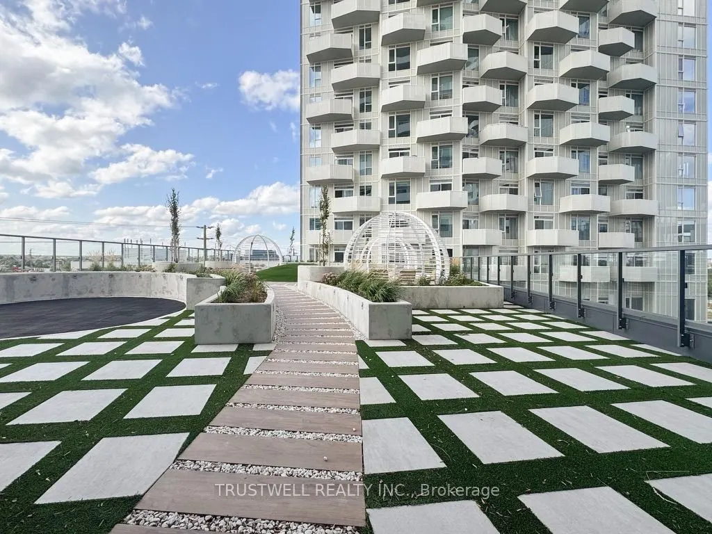 10 Abeja Street, #1819