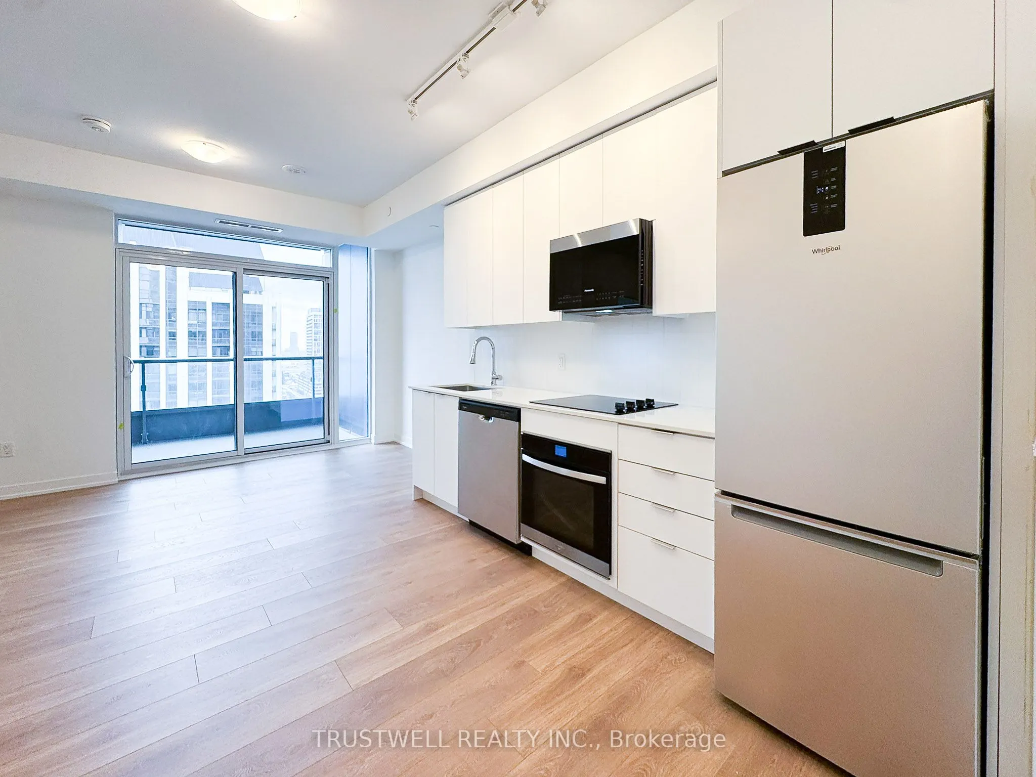 10 Abeja Street, #1819
