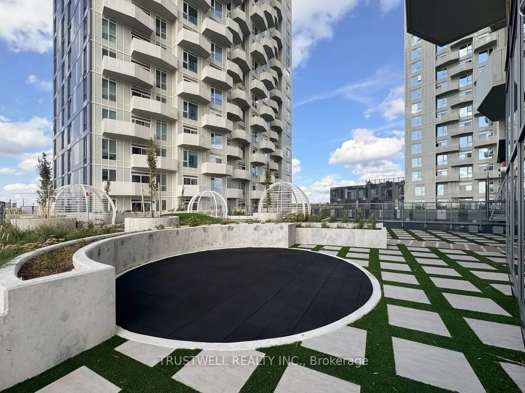 10 Abeja Street, #1819