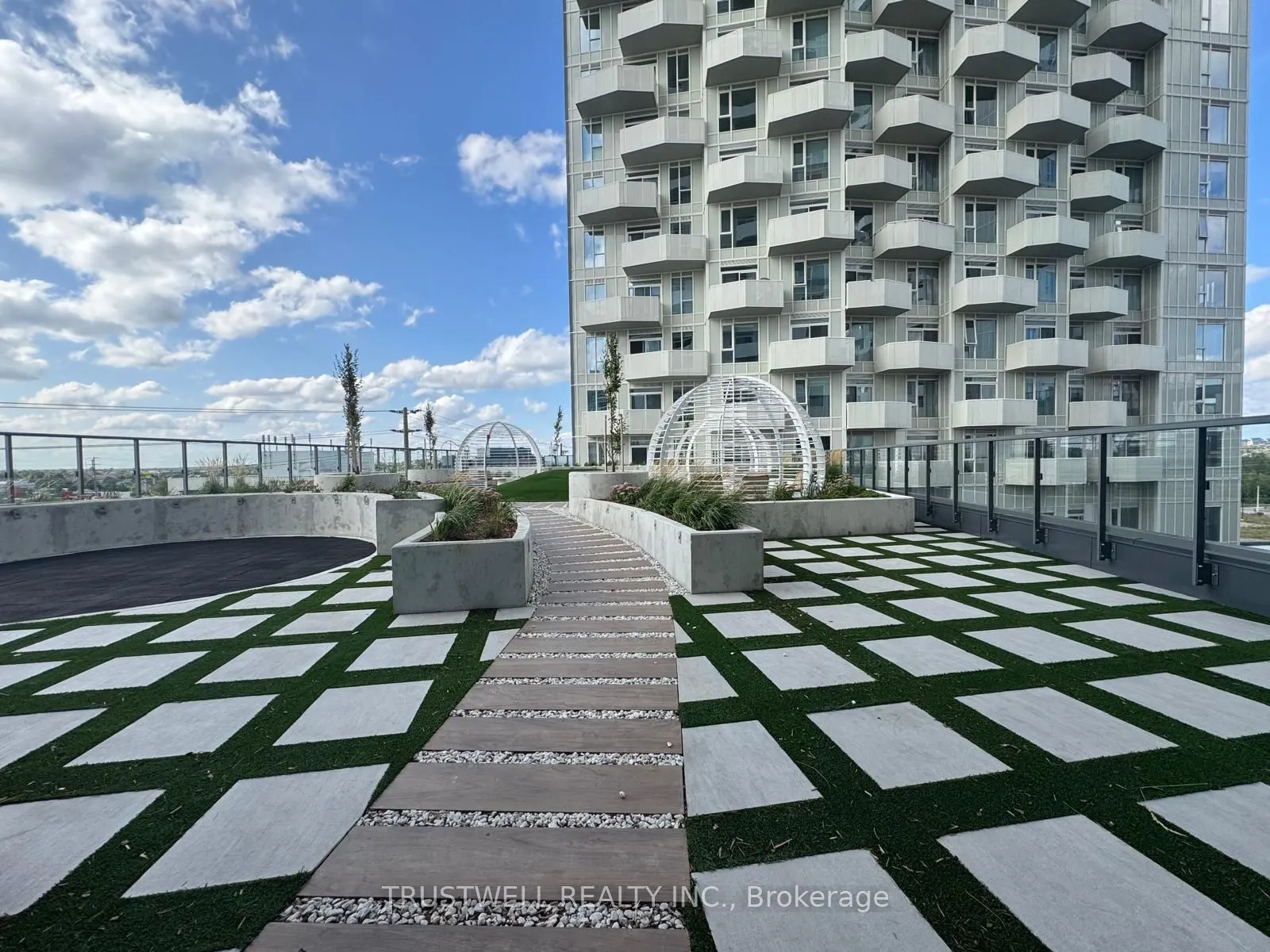 10 Abeja Street, #1819