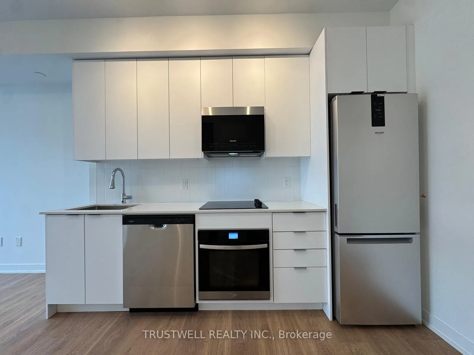 10 Abeja Street, #1819