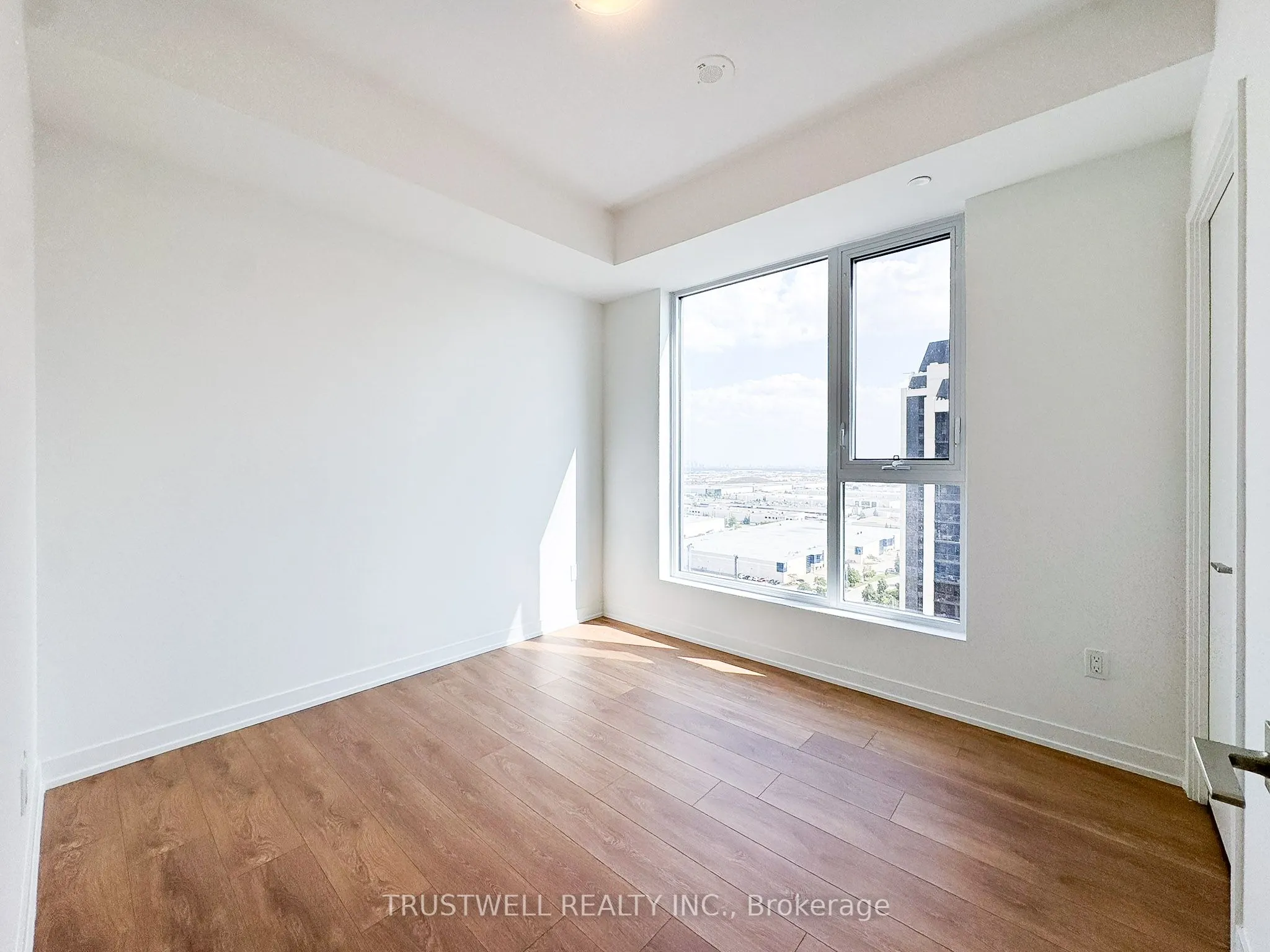 10 Abeja Street, #1819