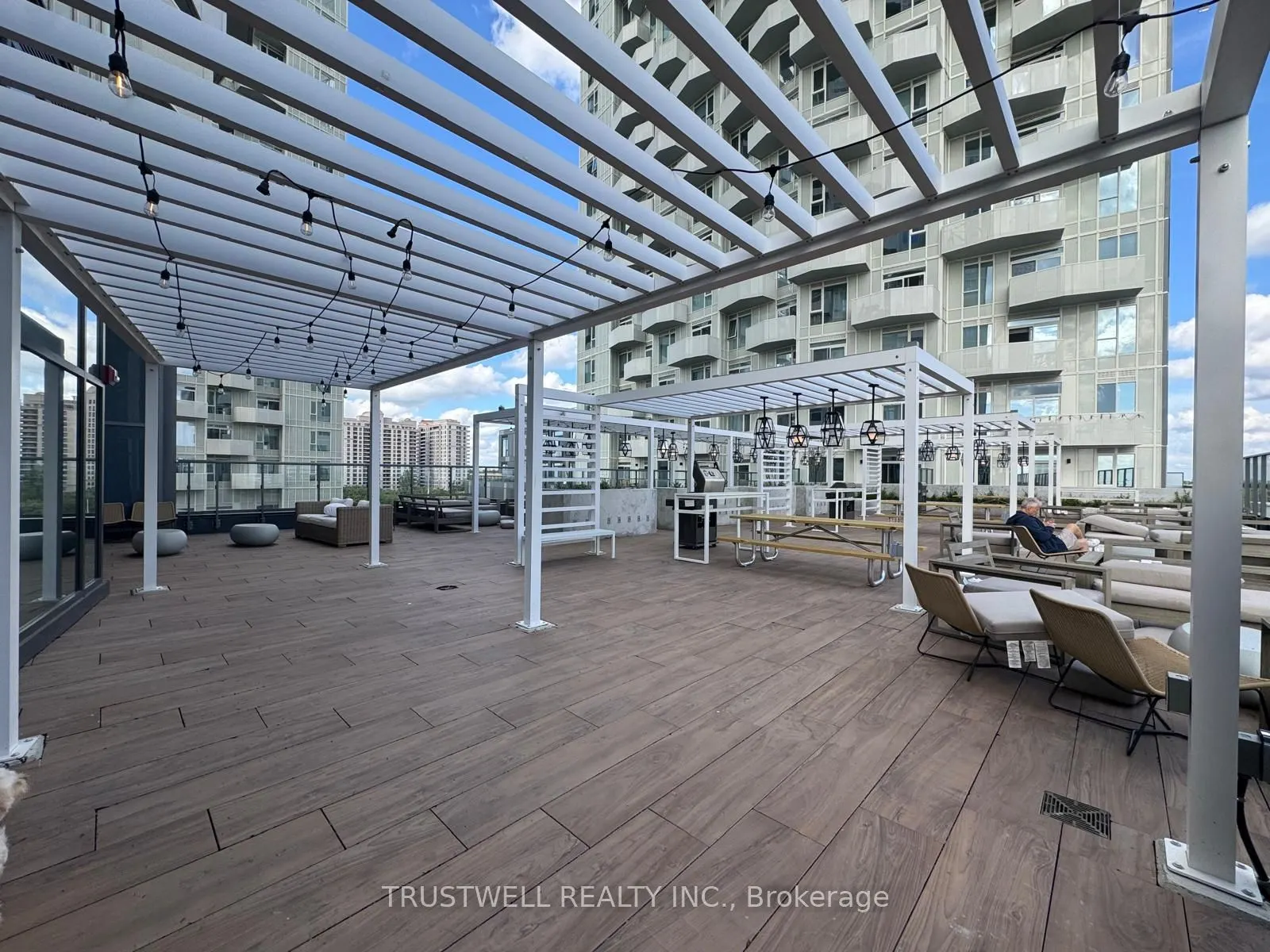10 Abeja Street, #1819