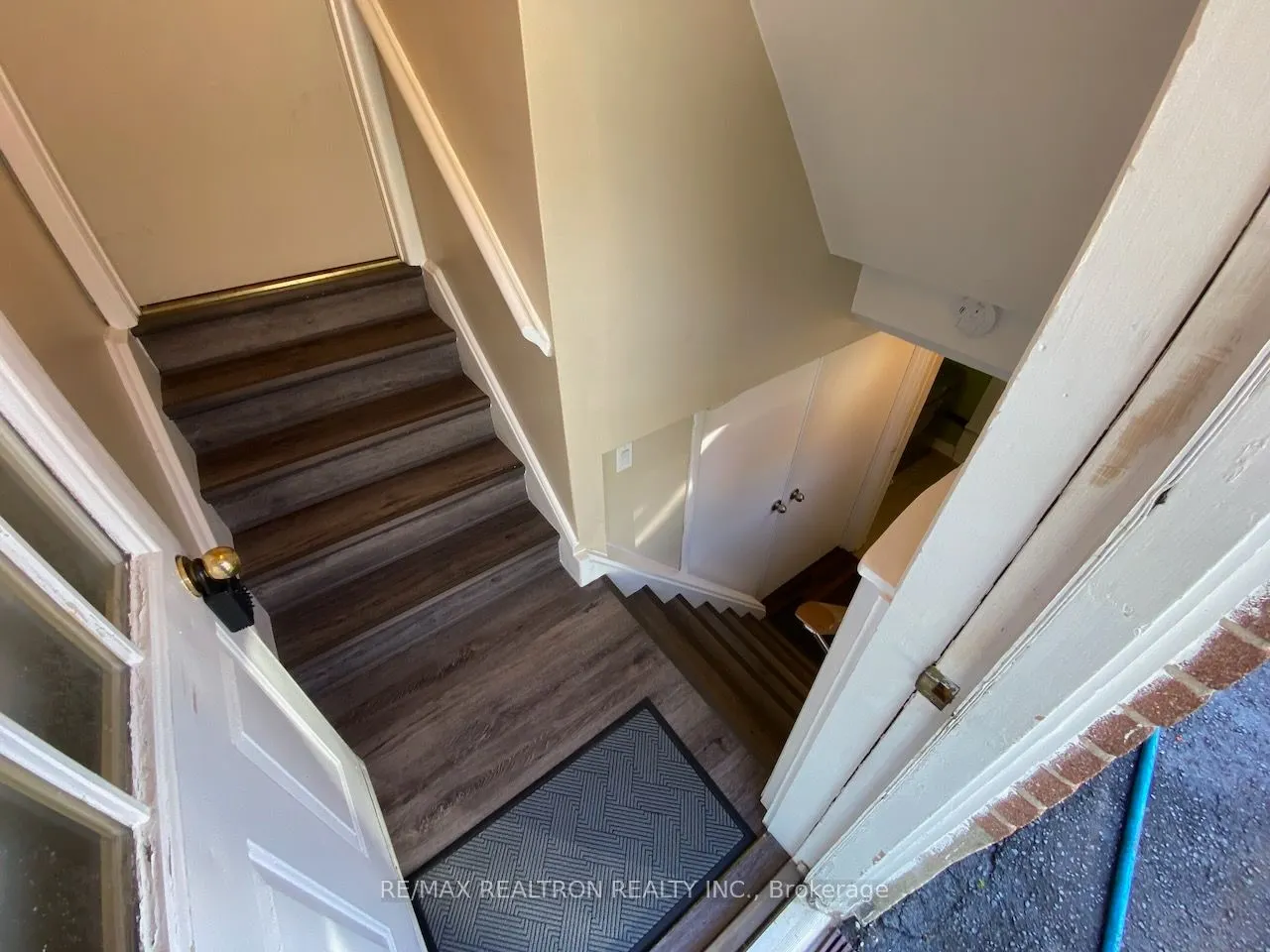 135 Willow Lane, #Upper