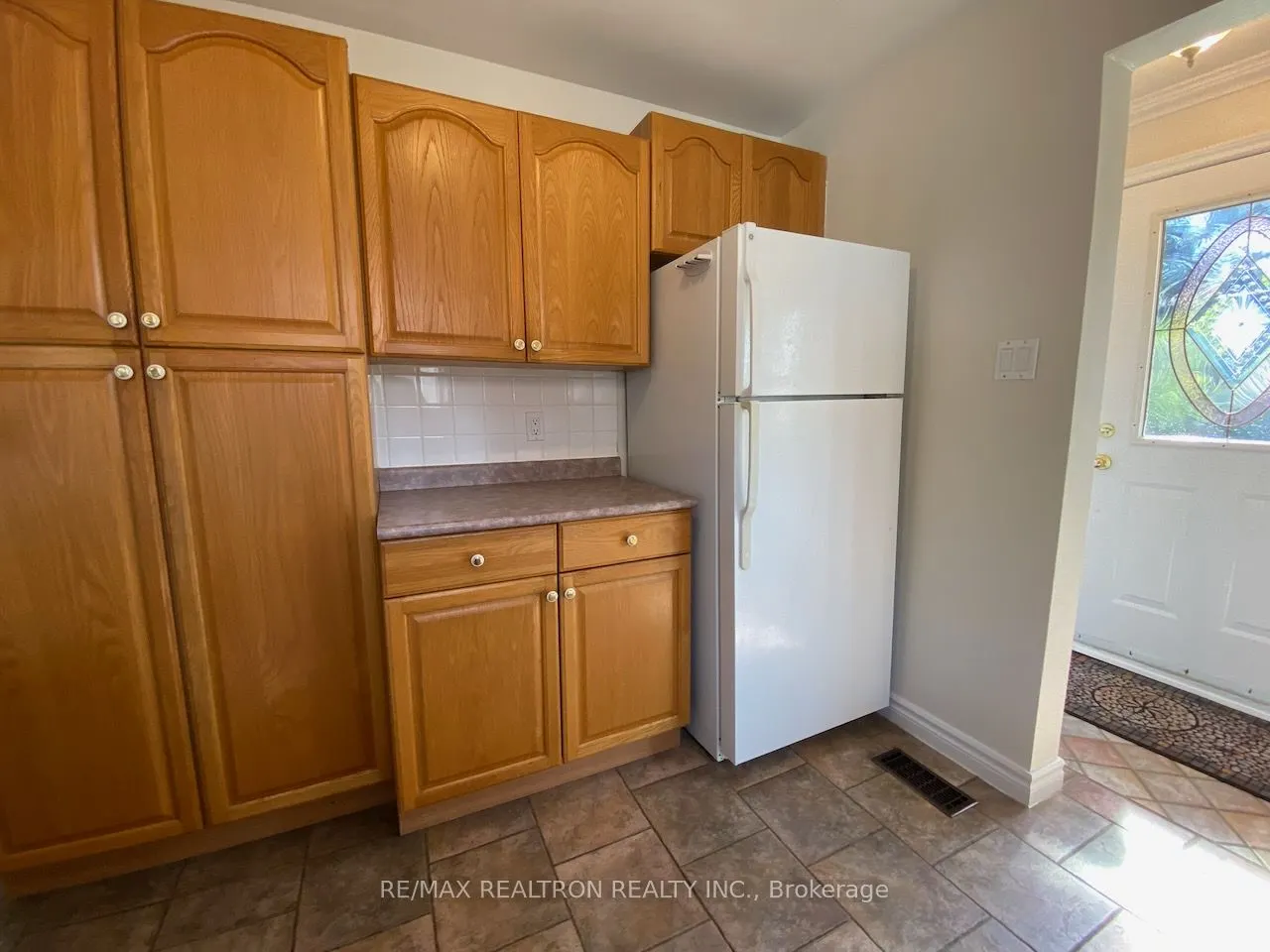 135 Willow Lane, #Upper