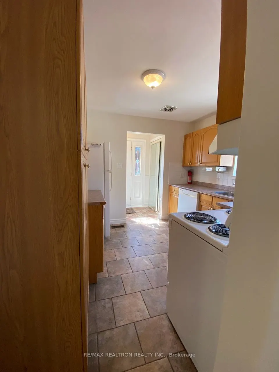 135 Willow Lane, #Upper